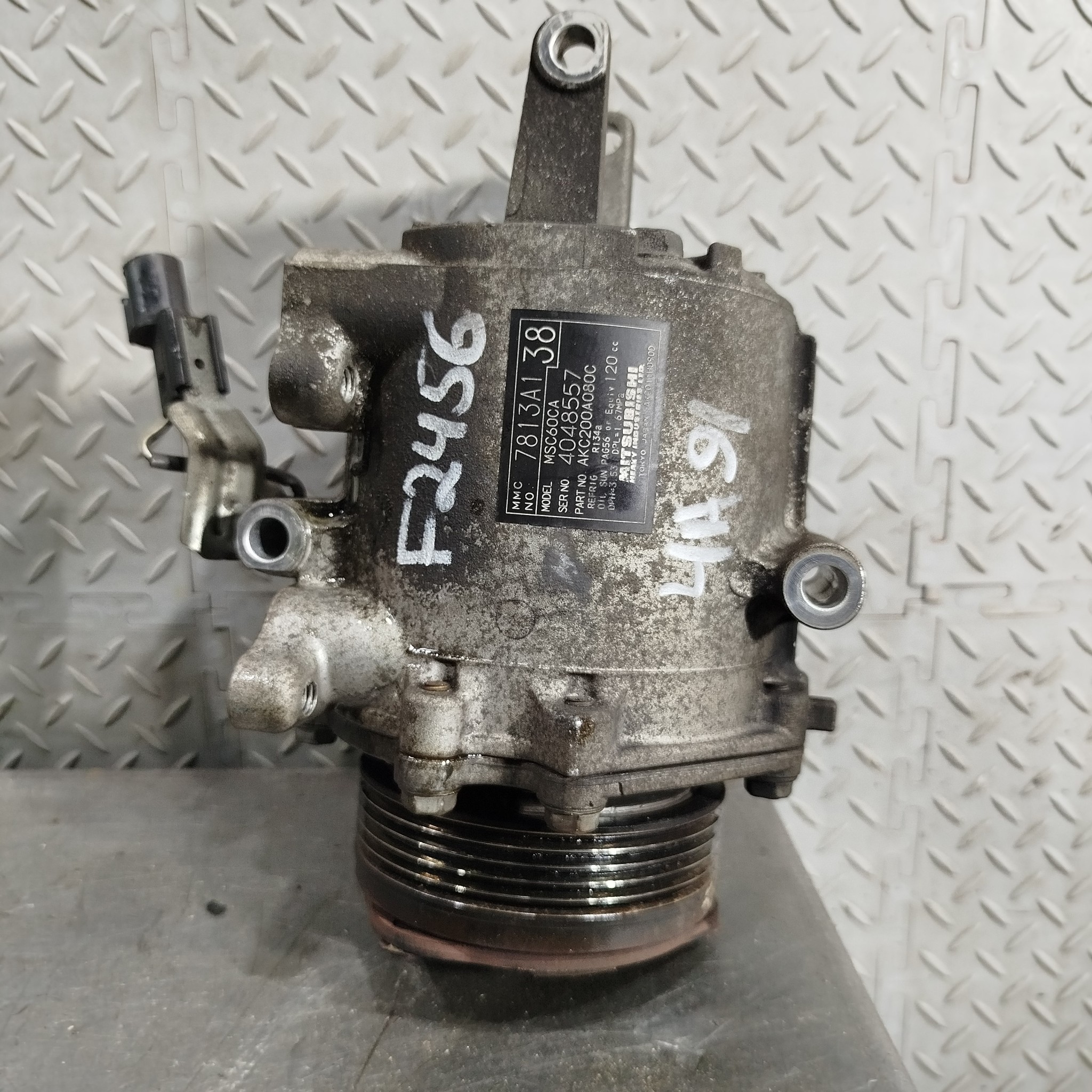 КОМПРЕССОР КОНДИЦИОНЕРА MITSUBISHI 7813A138  F2456Z