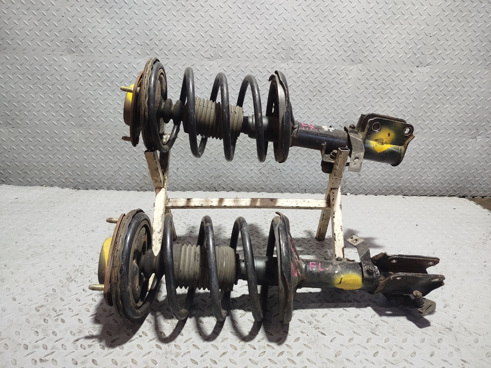 СТОЙКА ХОДОВКИ MITSUBISHI ПЕРЕДНЯЯ ЛЕВАЯ ПРАВАЯ MR316601  NE302