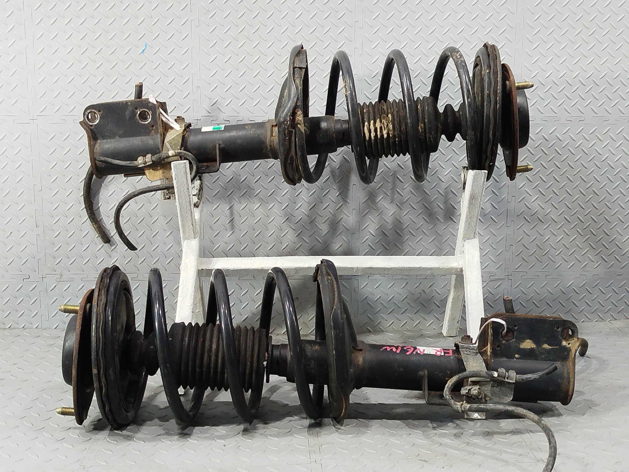 СТОЙКА ХОДОВКИ MITSUBISHI ПЕРЕДНЯЯ ЛЕВАЯ ПРАВАЯ MR316601  S4354
