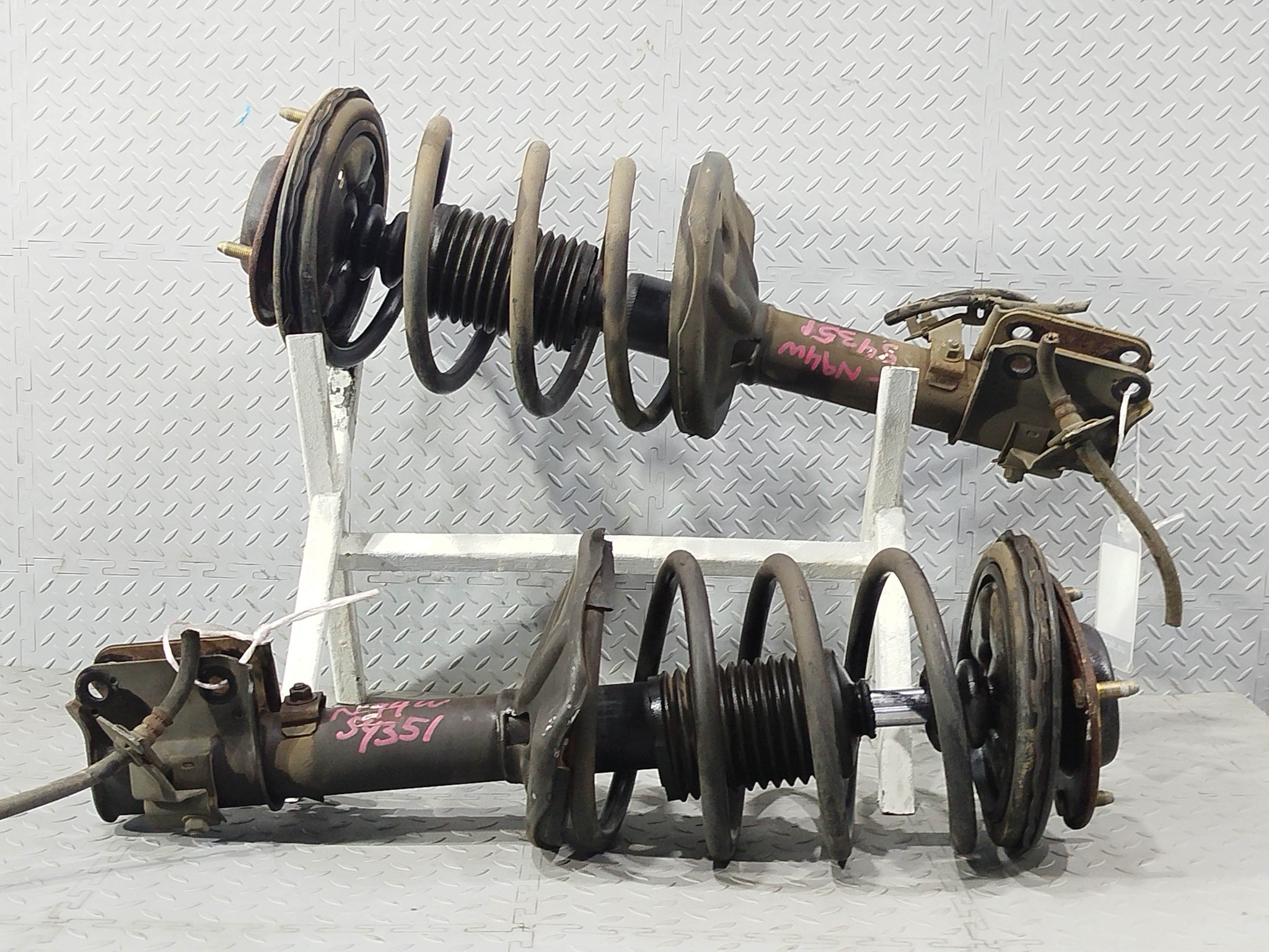СТОЙКА ХОДОВКИ MITSUBISHI ПЕРЕДНЯЯ ЛЕВАЯ ПРАВАЯ MR316601  S4351