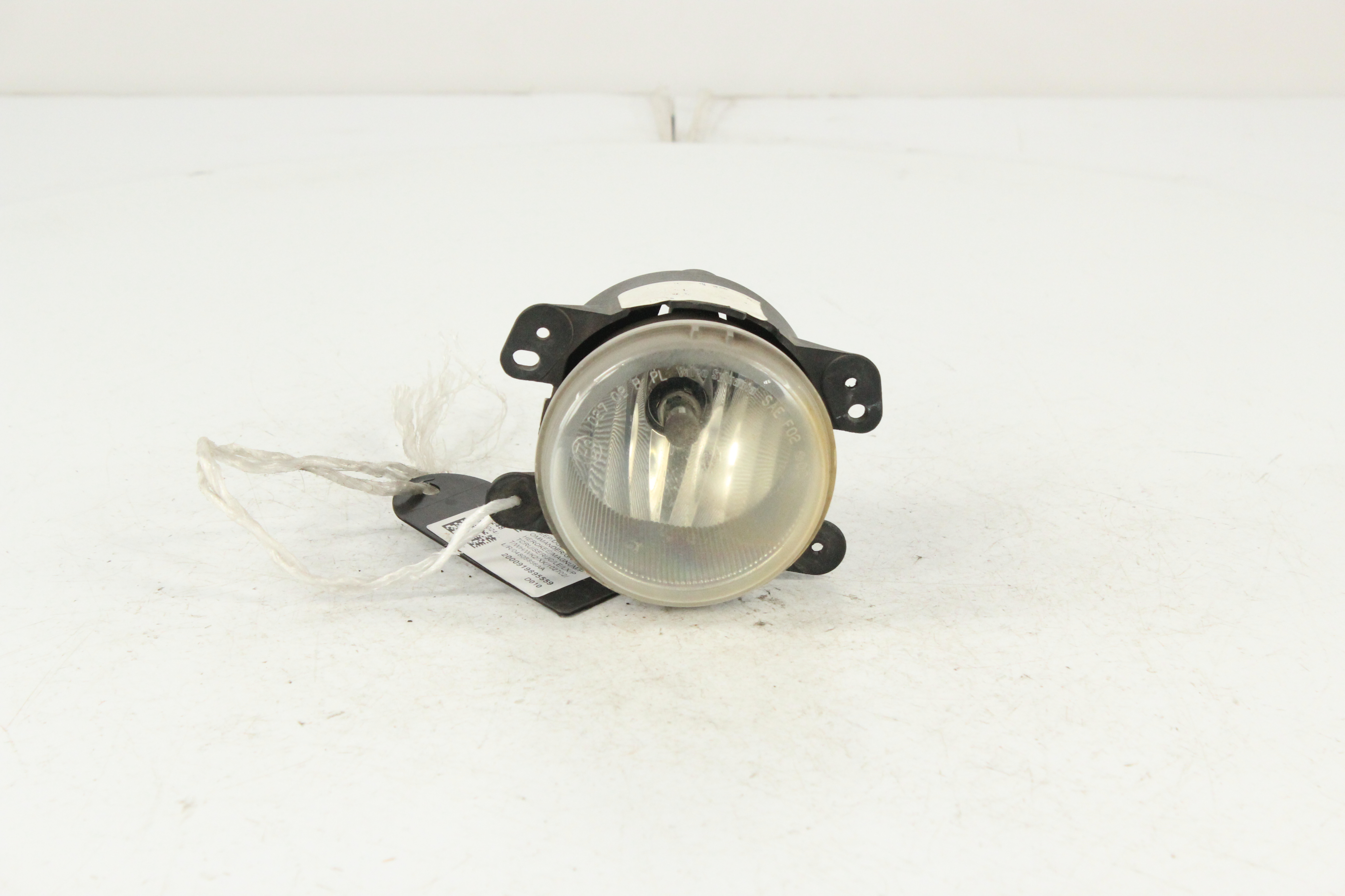 ТУМАНКА CHRYSLER JEEP DODGE ЛЕВАЯ ПРАВАЯ 04805856AA D010