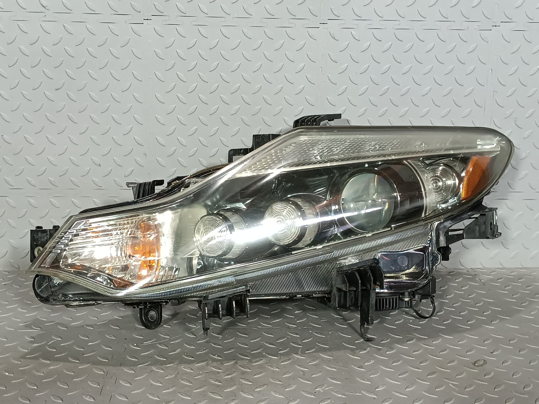 ФАРА NISSAN ЛЕВАЯ 260601AN1A  S3647Z