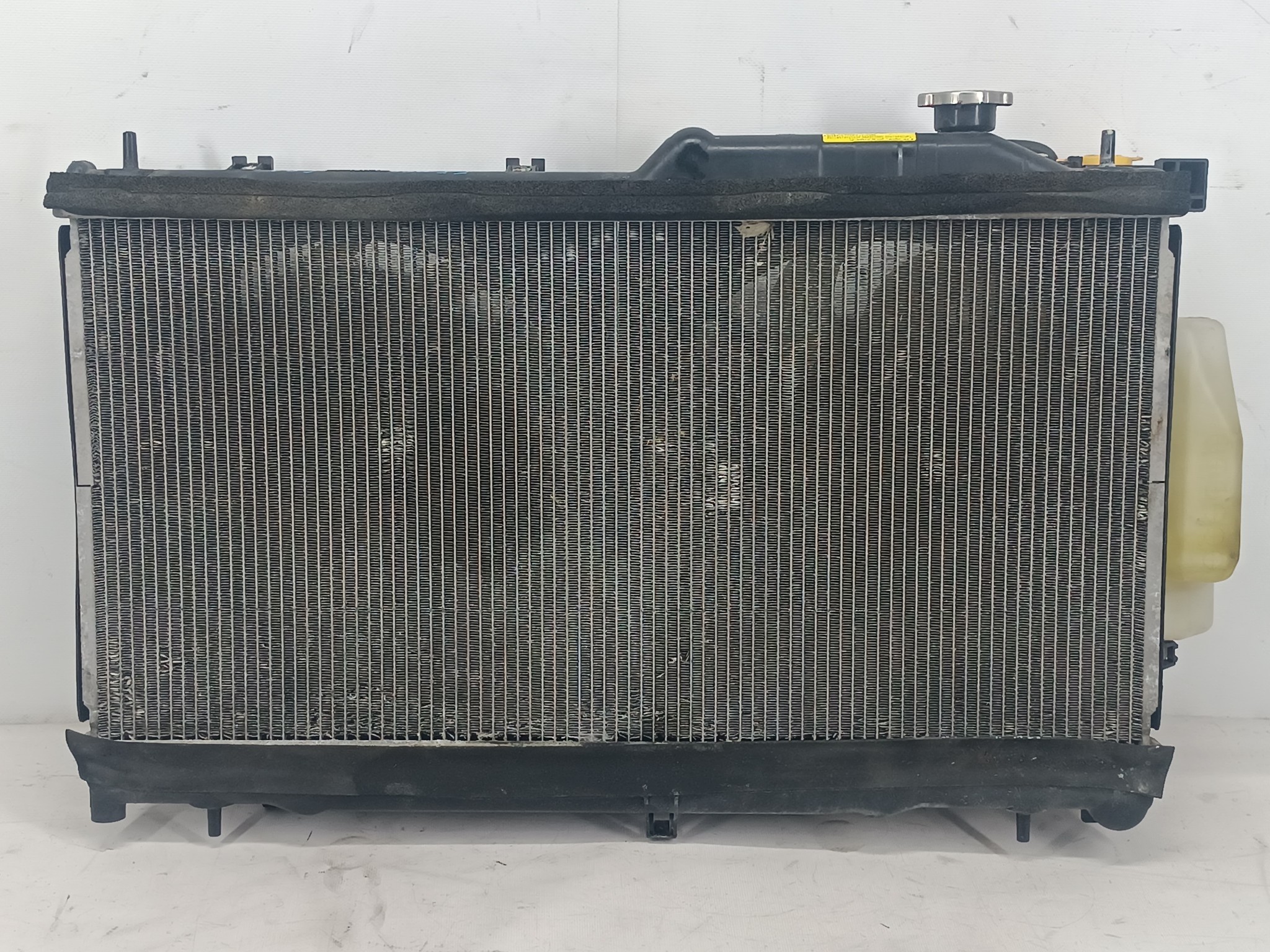 РАДИАТОР ДВИГАТЕЛЯ SUBARU 45111AG001  FE072