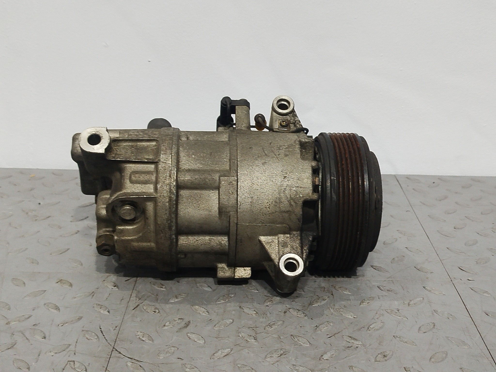 КОМПРЕССОР КОНДИЦИОНЕРА BMW 64509182795 D2334