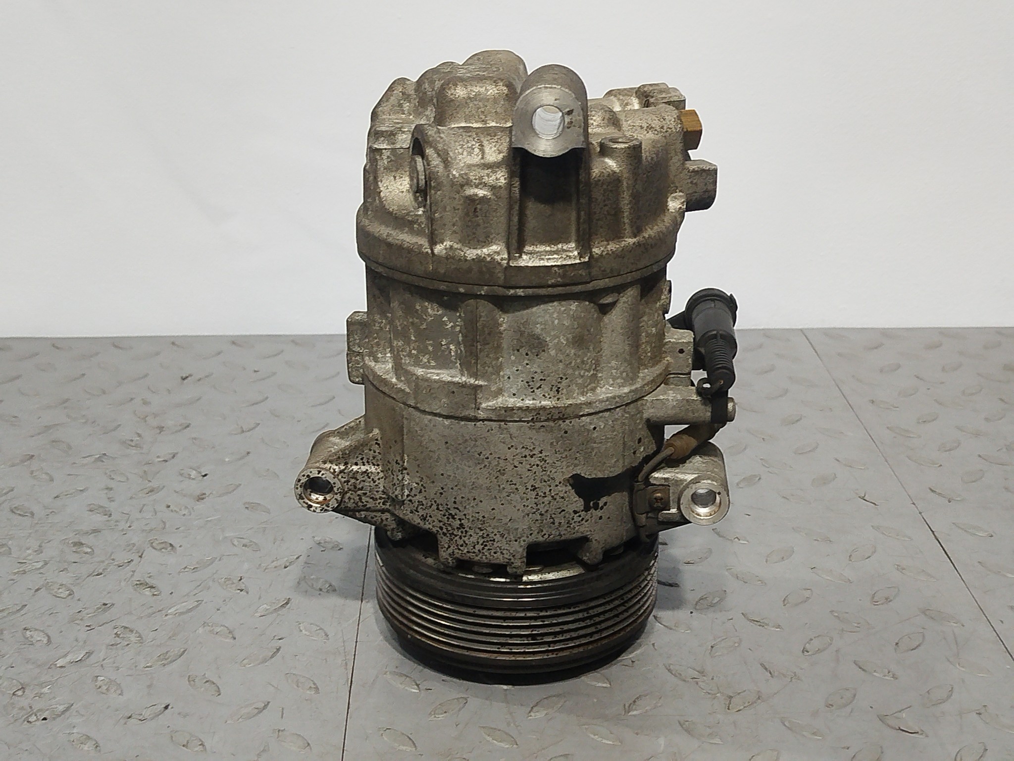 КОМПРЕССОР КОНДИЦИОНЕРА BMW 64509182795 D2335
