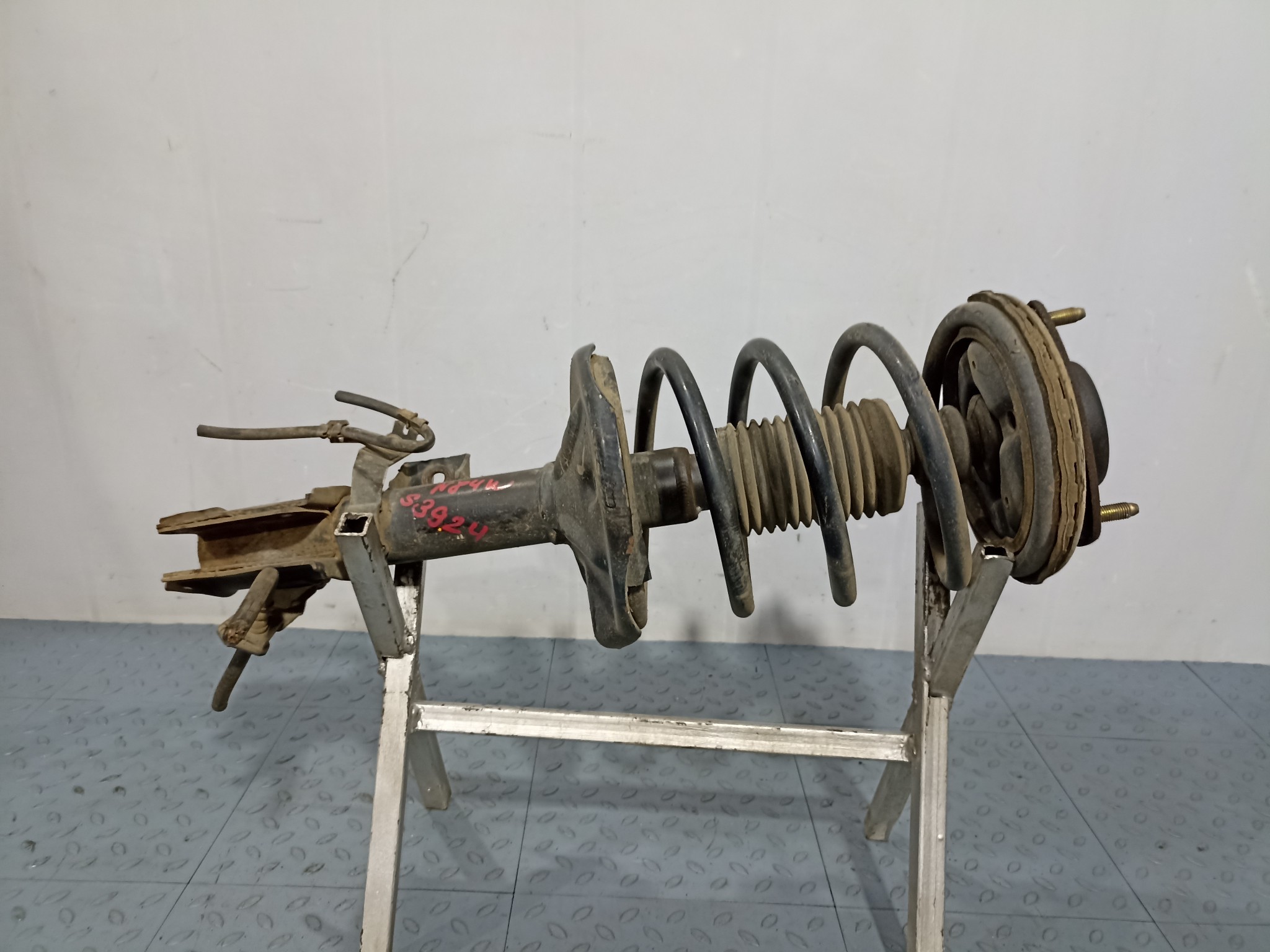 СТОЙКА ХОДОВКИ MITSUBISHI ПЕРЕДНЯЯ ПРАВАЯ MR316602  S3924