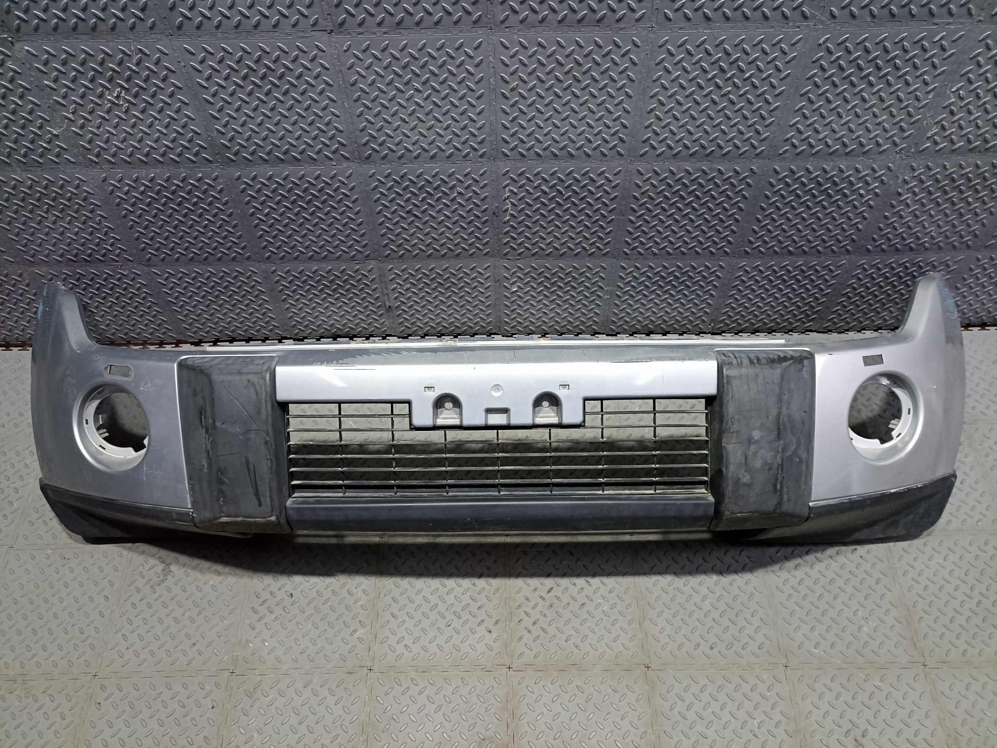 БАМПЕР MITSUBISHI MONTERO PAJERO 6400A412HA ПЕРЕДНИЙ серебро DY677Z