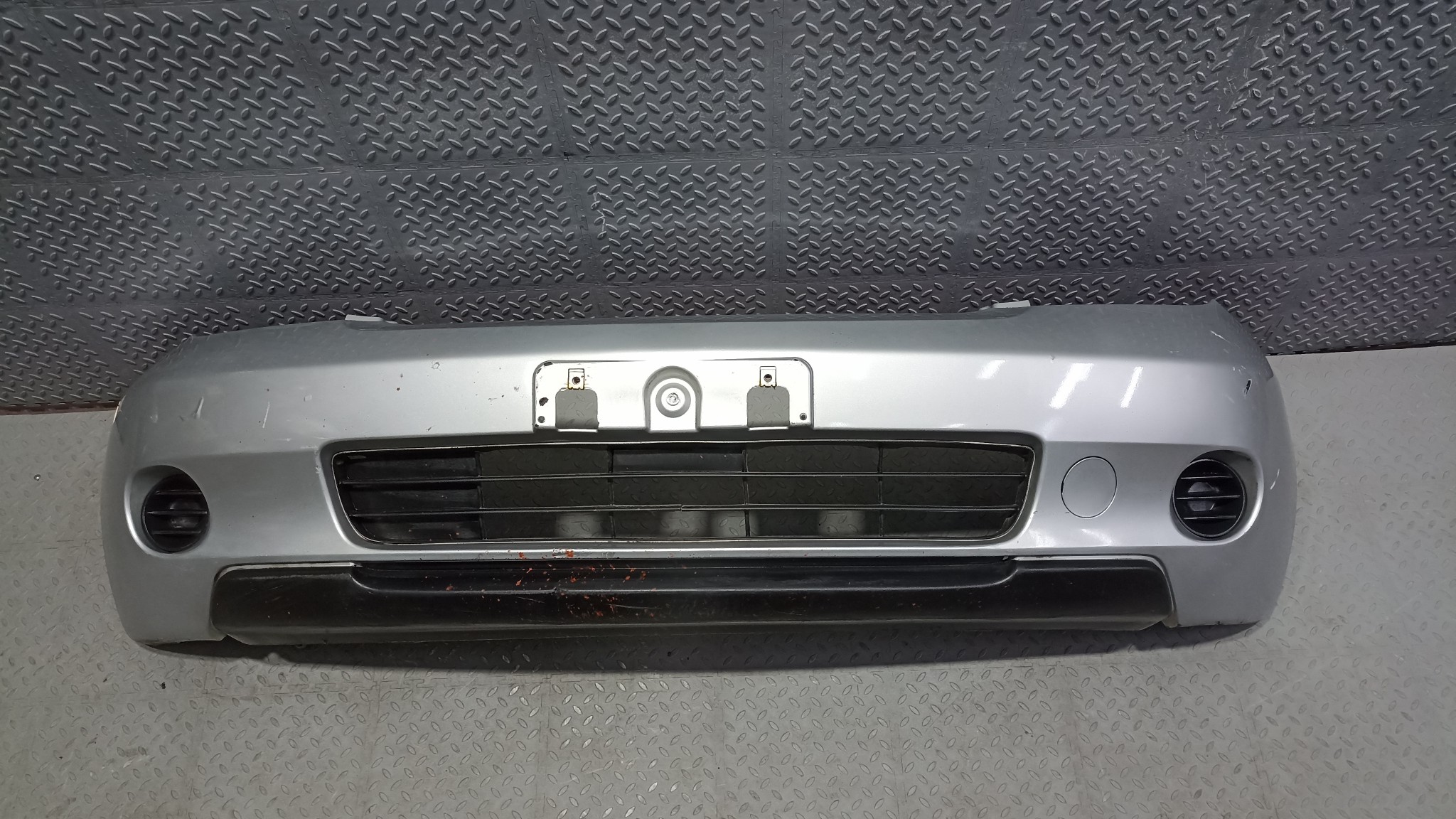 БАМПЕР TOYOTA SCION IST XA 5211952200A1 ПЕРЕДНИЙ серебро, 1E7 QE242Z