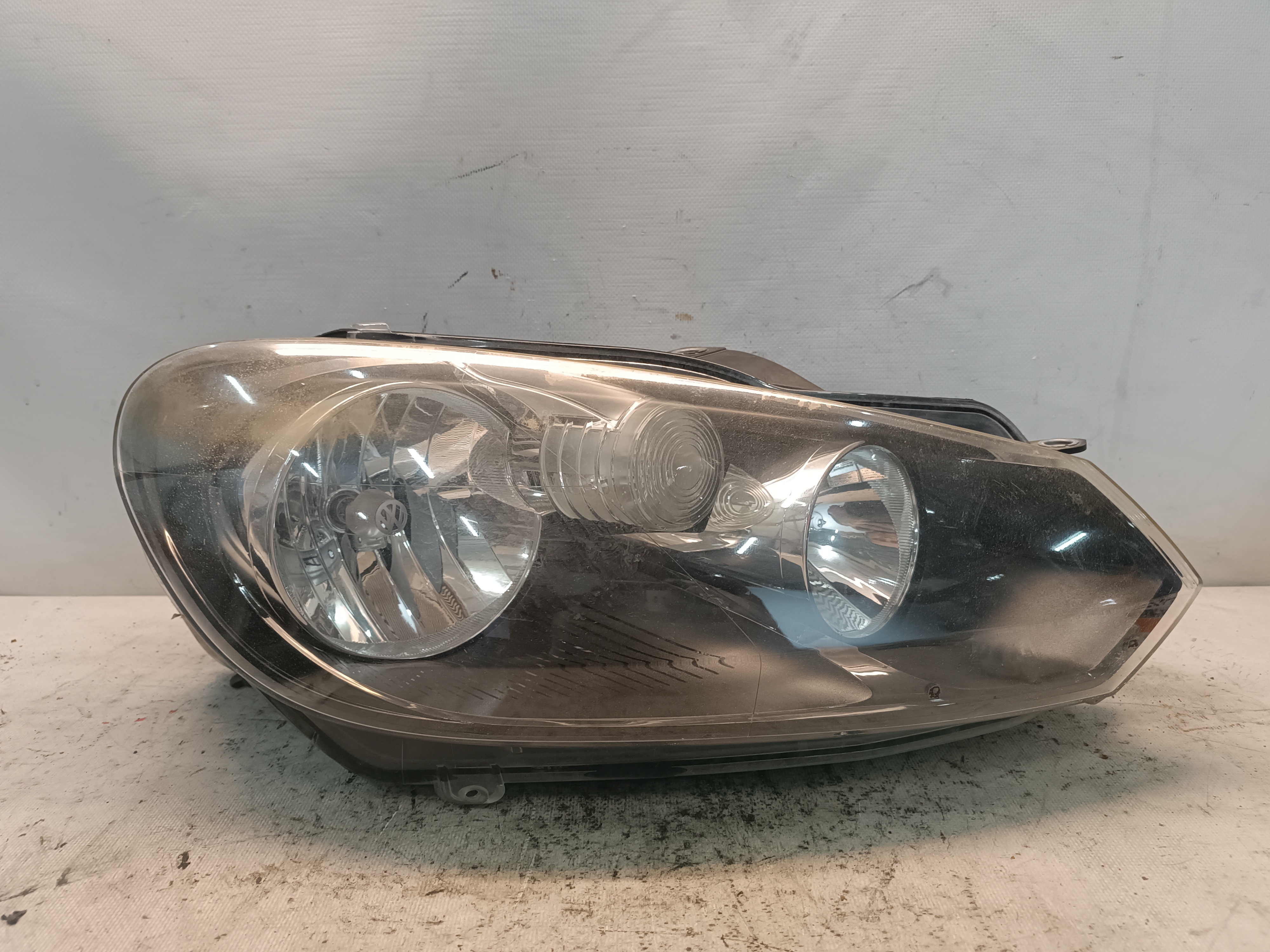 ФАРА VOLKSWAGEN ПРАВАЯ 5K2941006H TA861Z