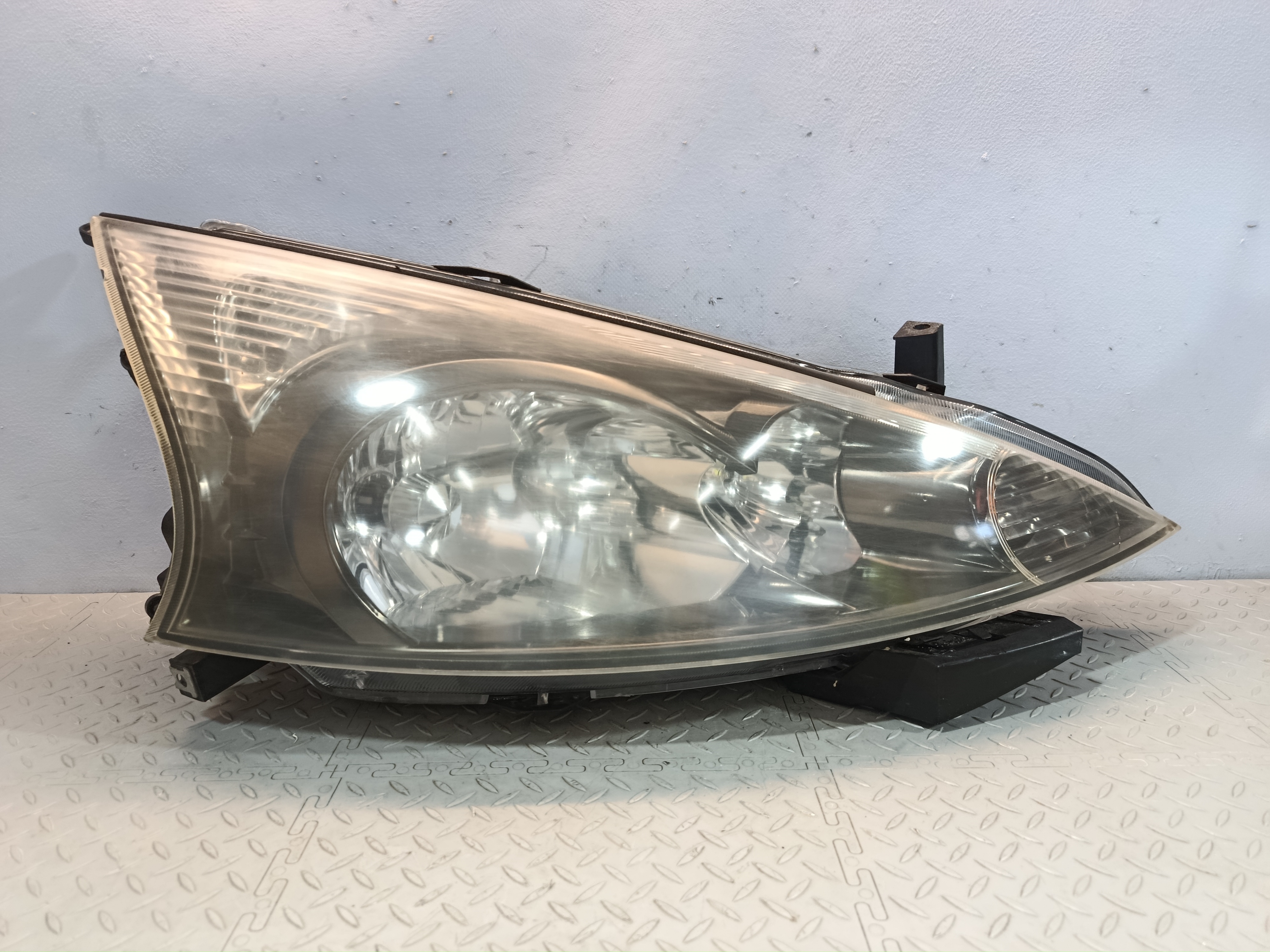 ФАРА MITSUBISHI ПРАВАЯ MN161098  KE753