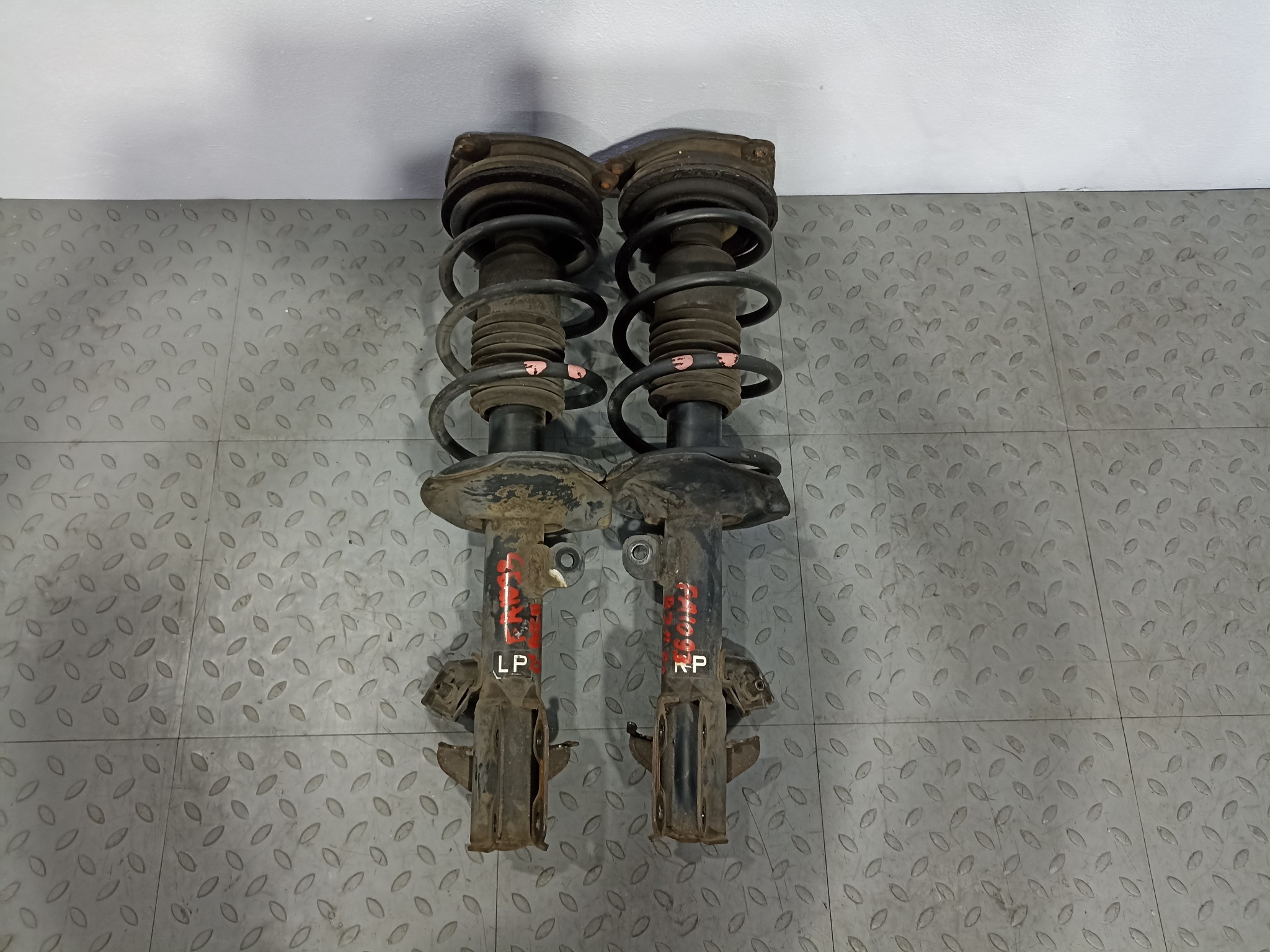 СТОЙКА ХОДОВКИ NISSAN ПЕРЕДНЯЯ ЛЕВАЯ ПРАВАЯ E43034V00A  FA1093