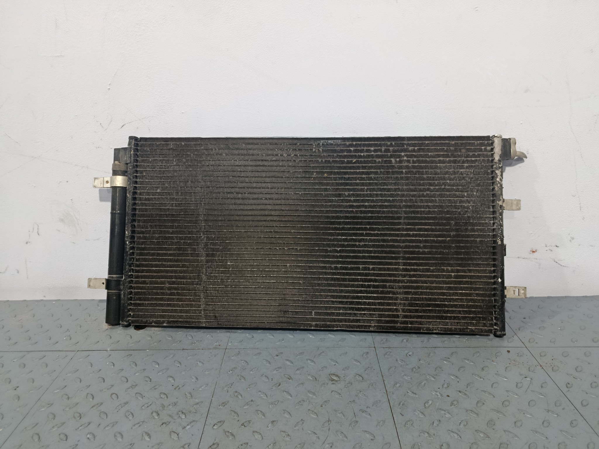 РАДИАТОР КОНДИЦИОНЕРА AUDI 8K0260401D KB864Z