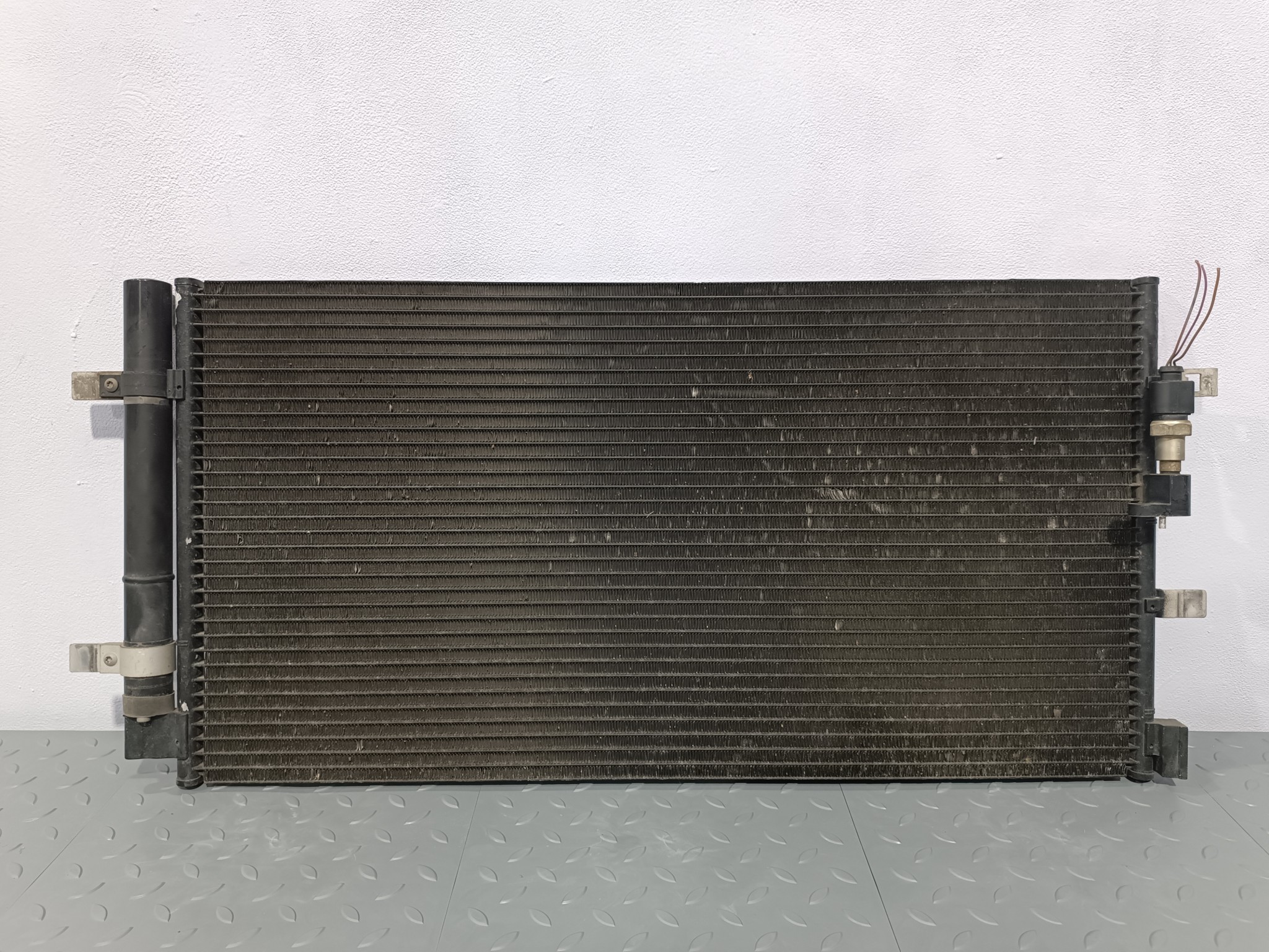 РАДИАТОР КОНДИЦИОНЕРА AUDI 8K0260401D XE307Z