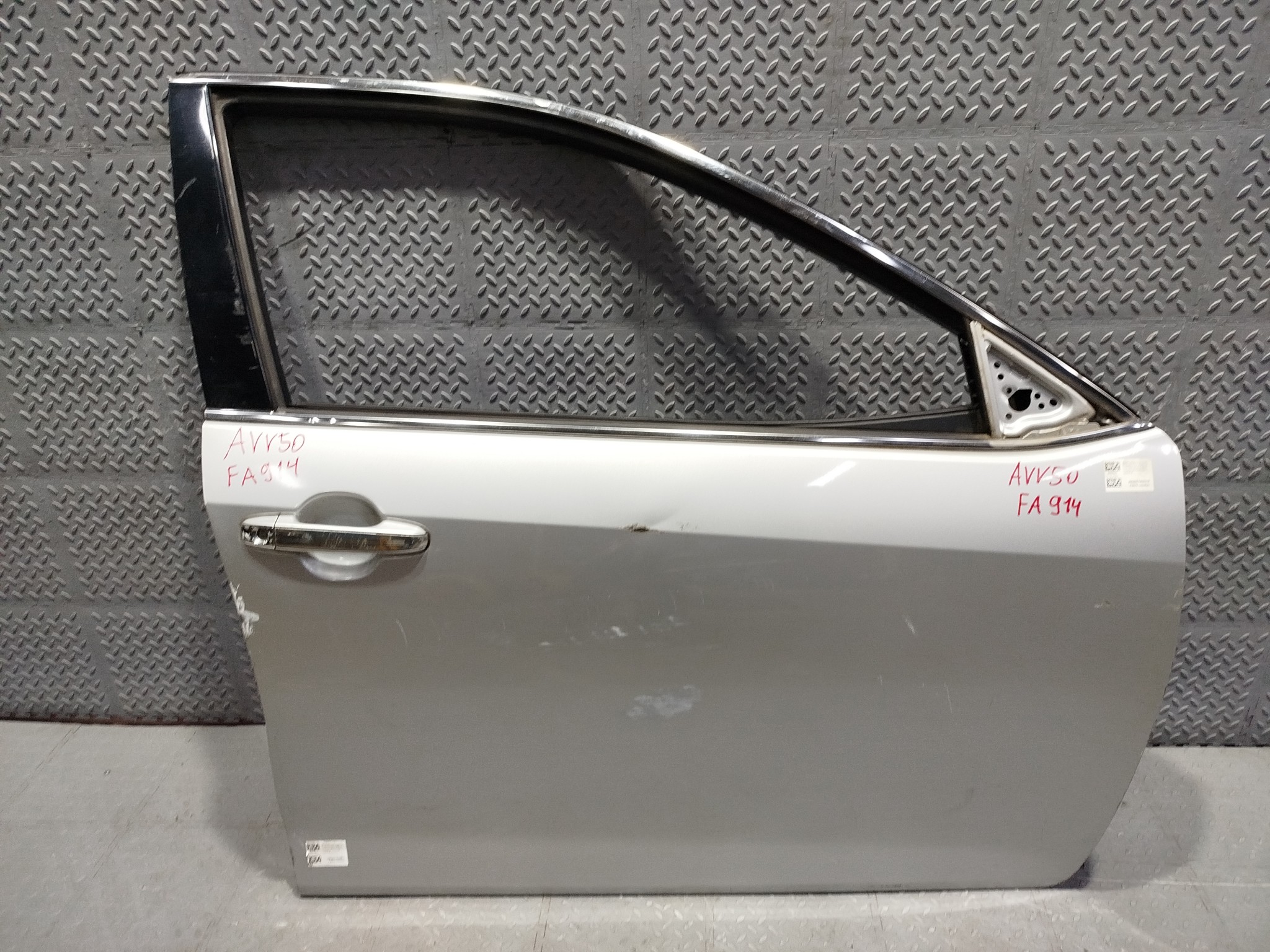ДВЕРЬ TOYOTA DAIHATSU ALTIS CAMRY 6700133200 ПЕРЕДНЯЯ ПРАВАЯ  серебро FA914