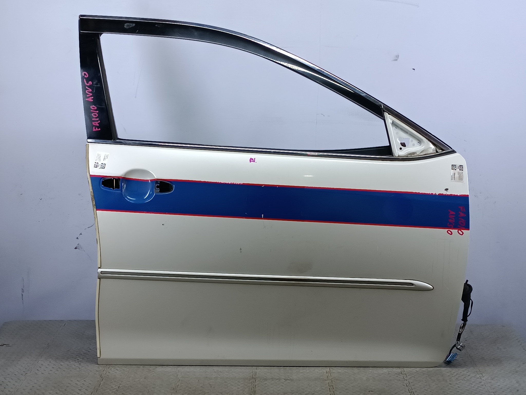 ДВЕРЬ TOYOTA DAIHATSU ALTIS CAMRY 6700133200 ПЕРЕДНЯЯ ПРАВАЯ  белый перламутр, 070 FA1010