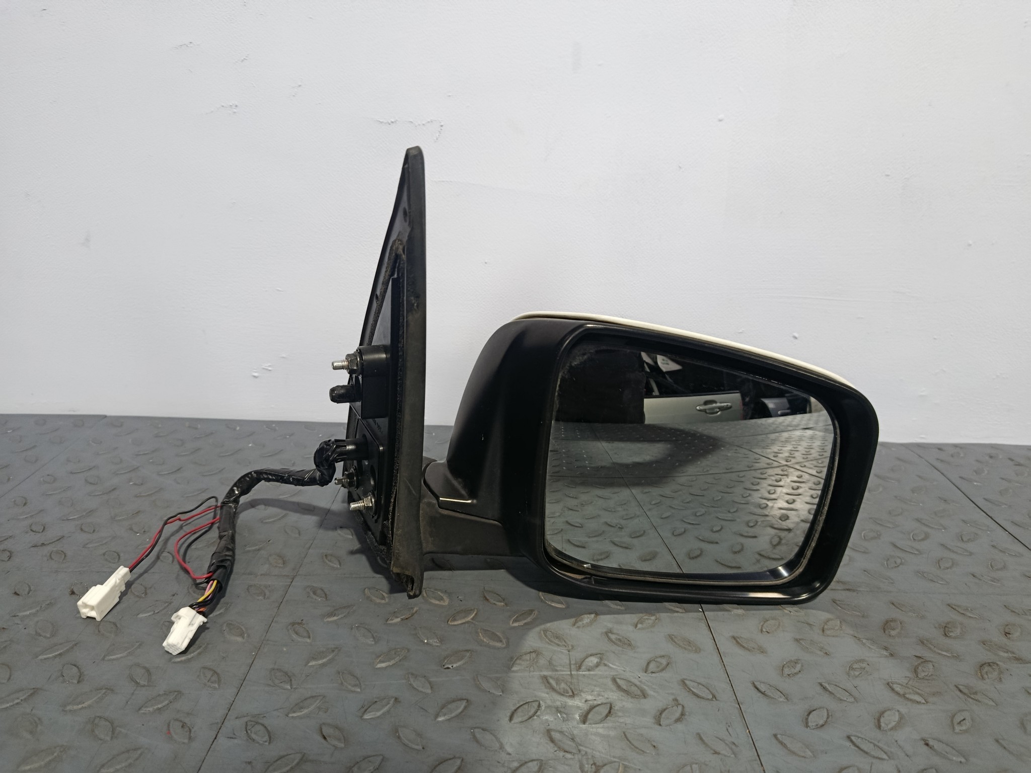 ЗЕРКАЛО NISSAN X-TRAIL ПРАВОЕ 96301JG005 белый, QAB FE012Z