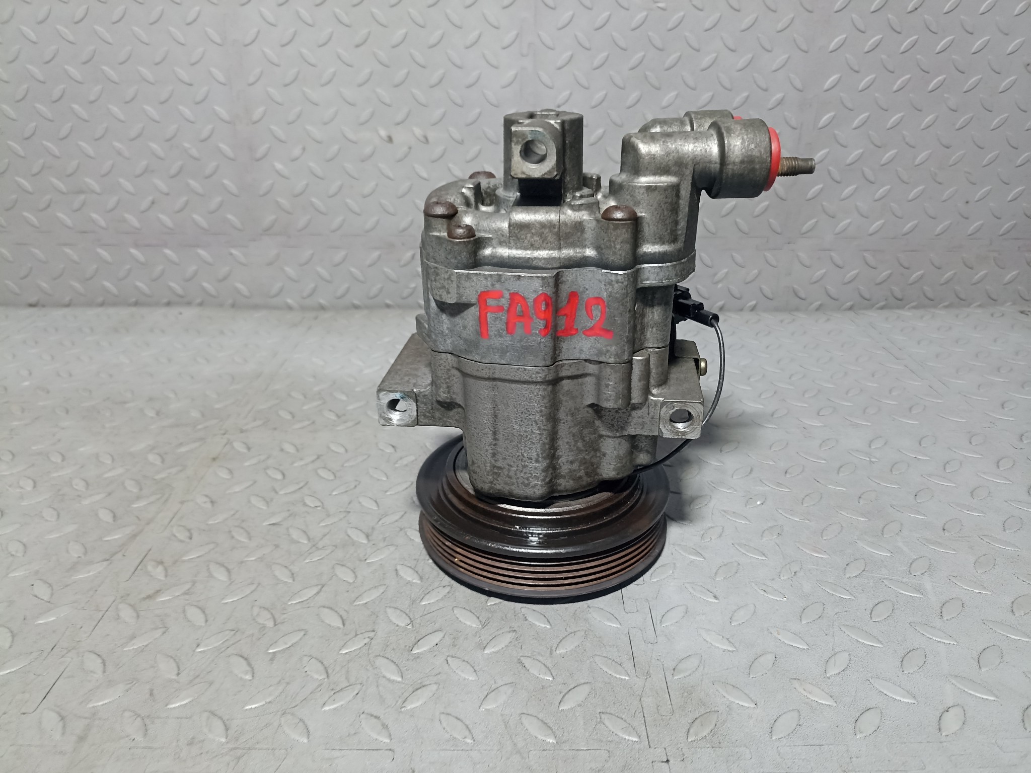 КОМПРЕССОР КОНДИЦИОНЕРА NISSAN 92600AX010 FA912Z
