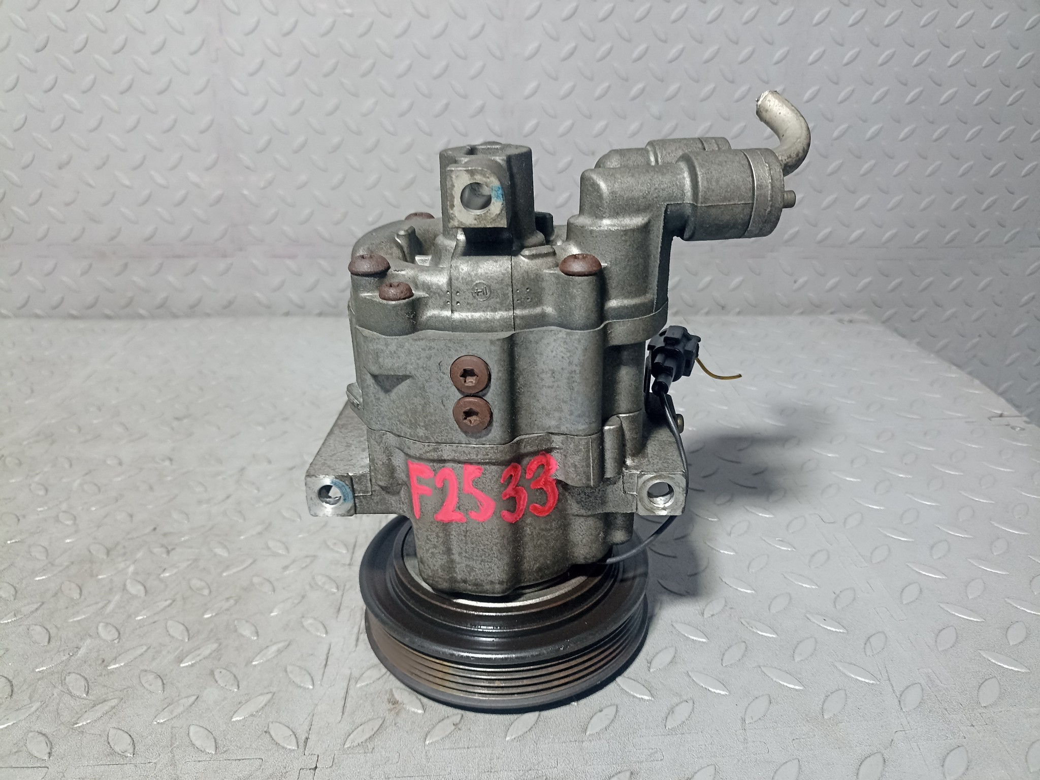 КОМПРЕССОР КОНДИЦИОНЕРА NISSAN 92600AX010 F2533Z