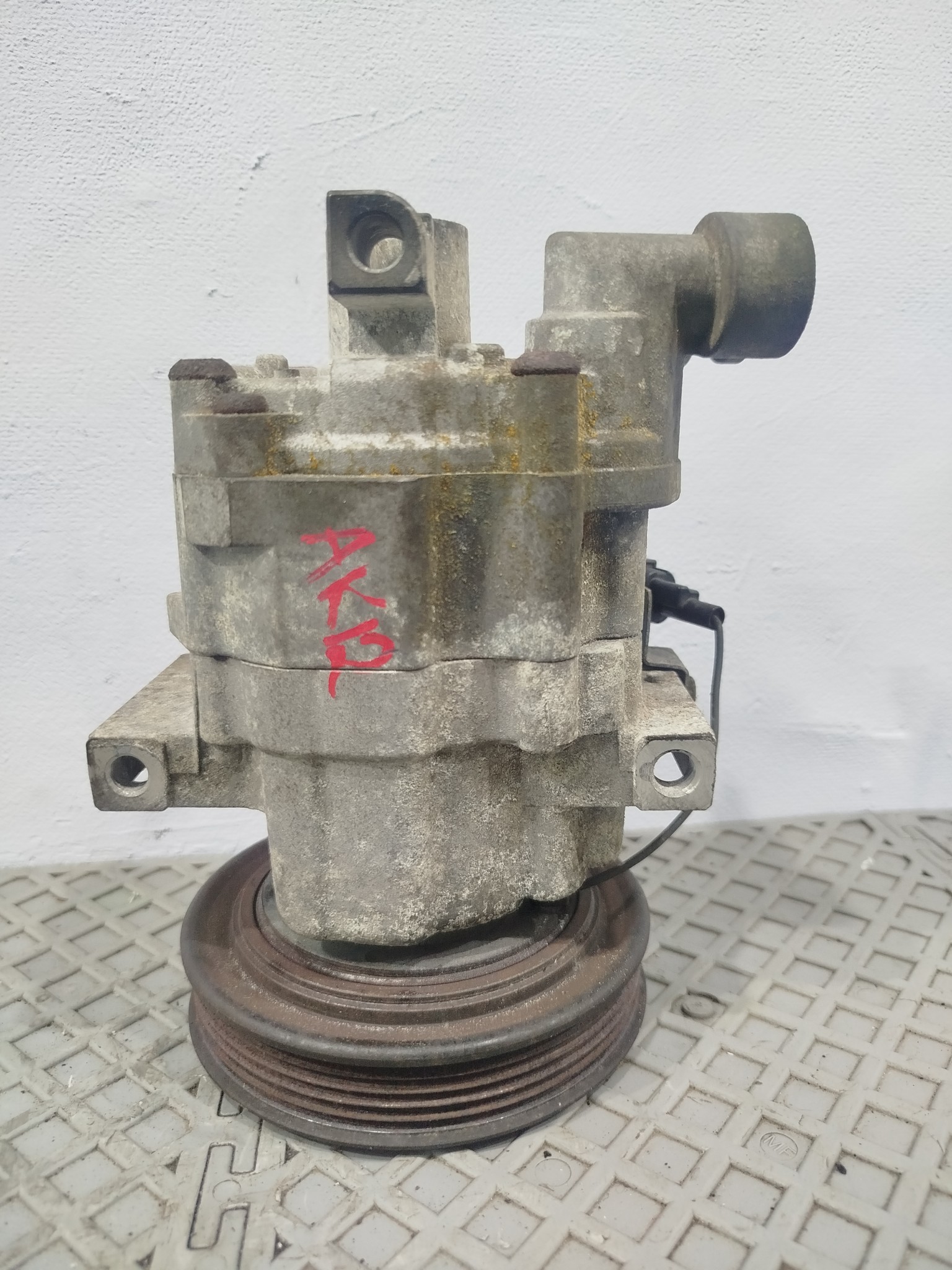 КОМПРЕССОР КОНДИЦИОНЕРА NISSAN 92600AX010 F2414Z