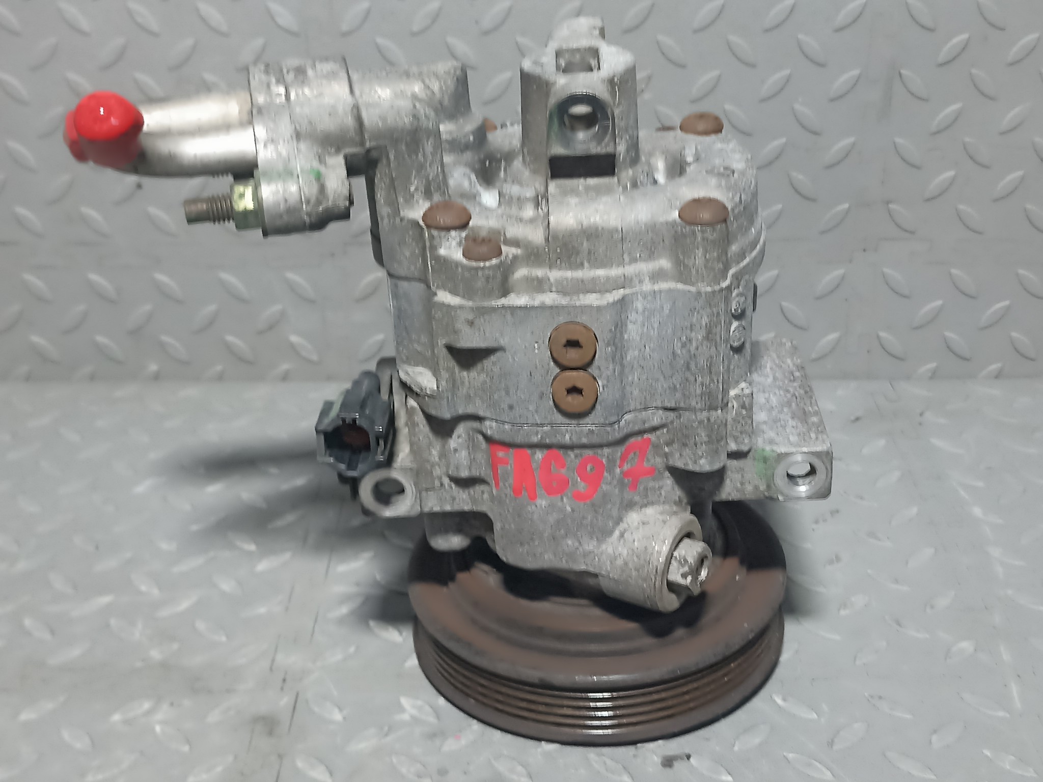 КОМПРЕССОР КОНДИЦИОНЕРА NISSAN 92600AX010 FA697Z