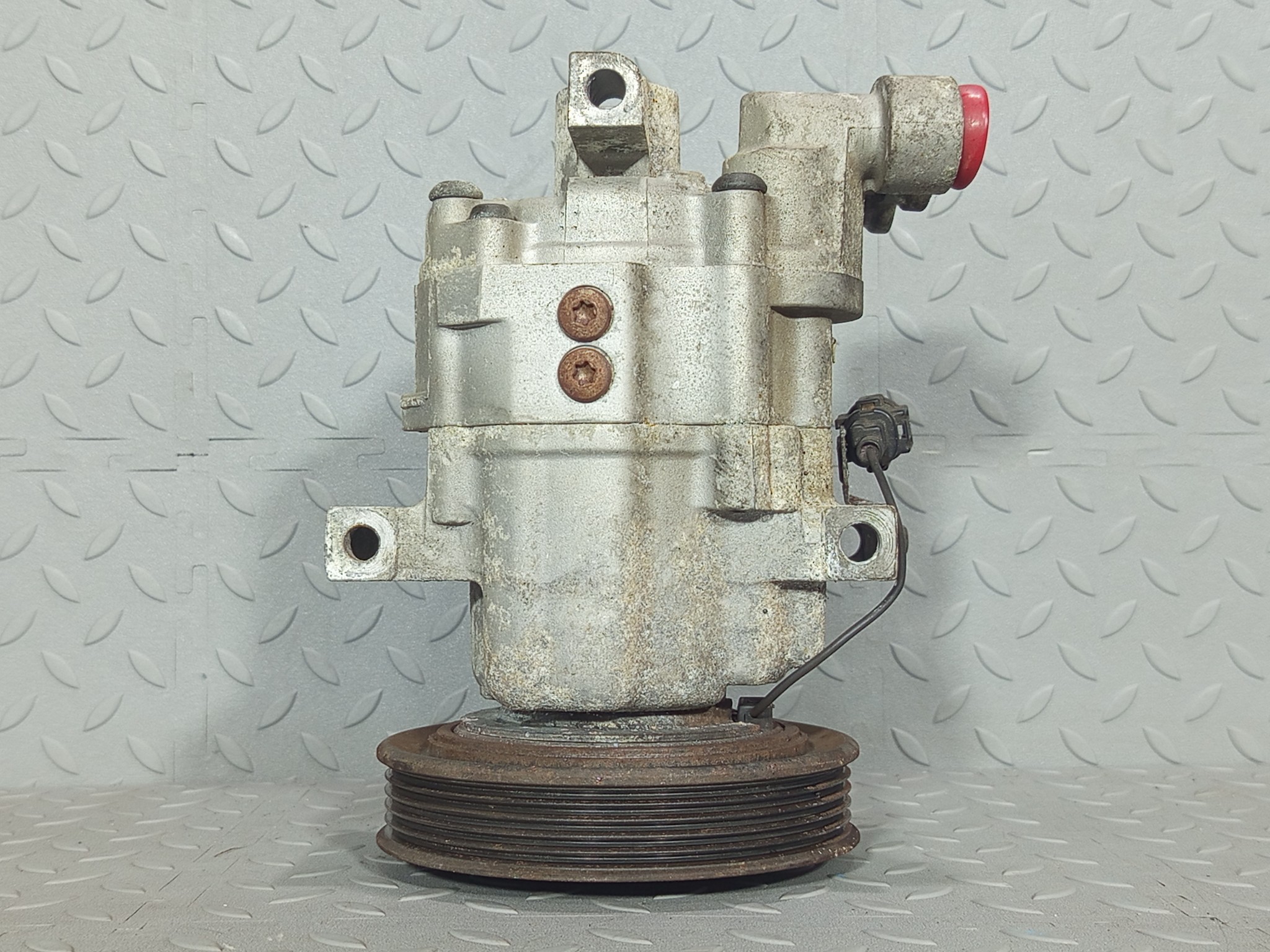 КОМПРЕССОР КОНДИЦИОНЕРА NISSAN 92600AX010 FA820Z