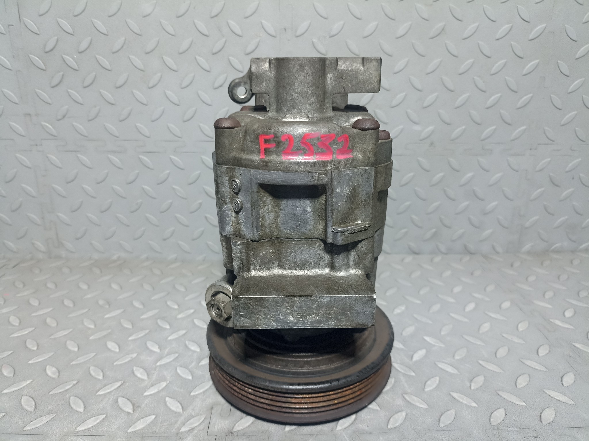 КОМПРЕССОР КОНДИЦИОНЕРА NISSAN 92600AX010 F2532Z