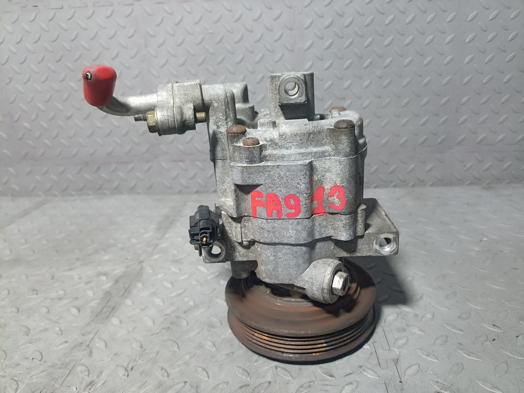 КОМПРЕССОР КОНДИЦИОНЕРА NISSAN 92600AX010 FA913Z