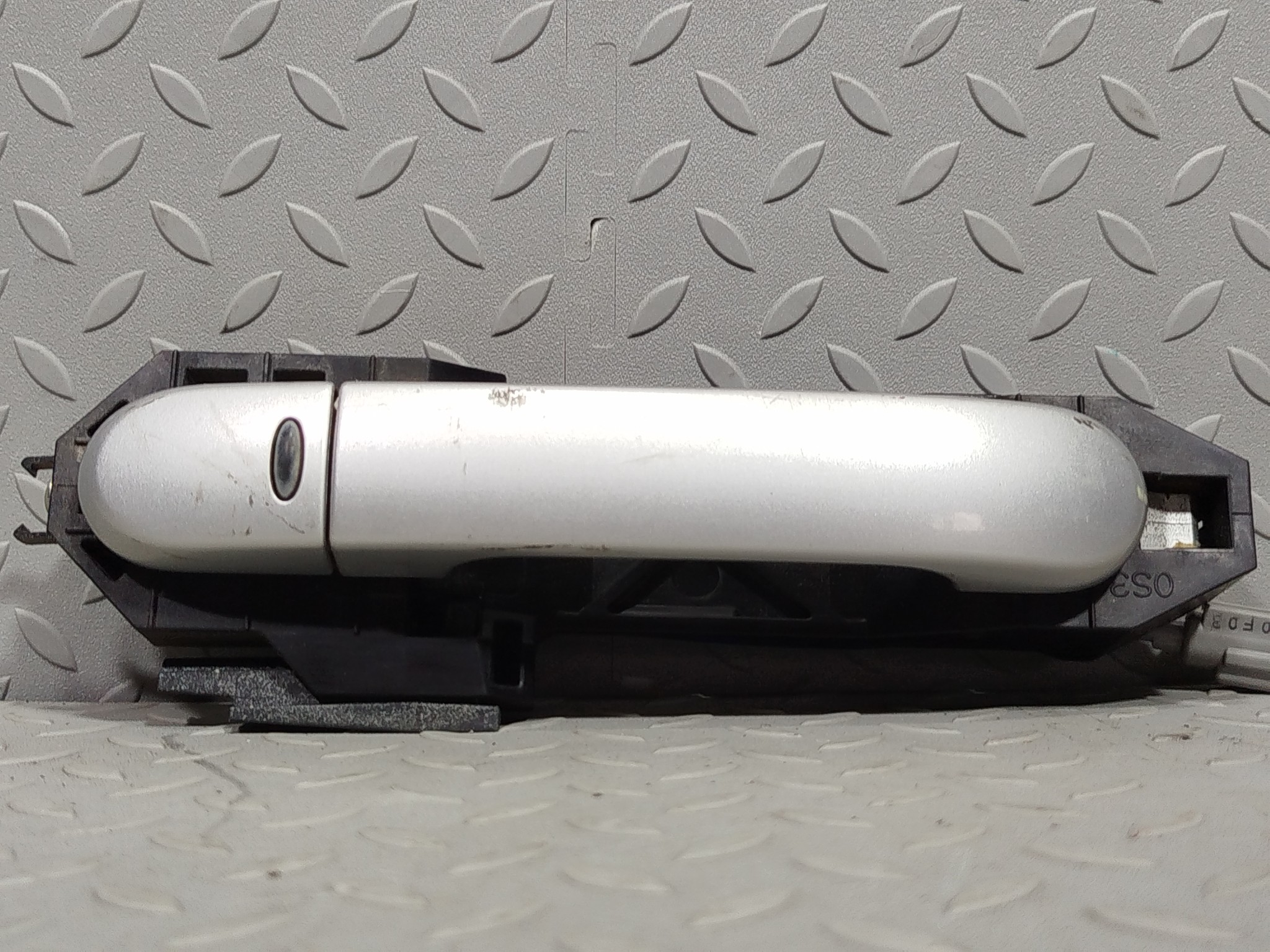 РУЧКА ДВЕРИ ВНЕШНЯЯ NISSAN MAZDA ПЕРЕДНЯЯ ЛЕВАЯ 80611ED010  серебро, K23 NA6793Z