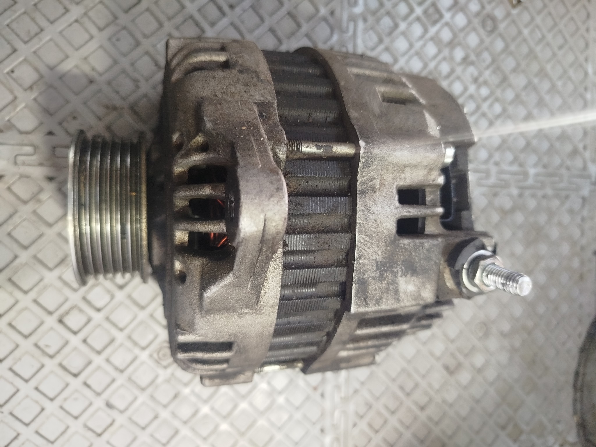 ГЕНЕРАТОР NISSAN 231005Y700  DY1324Z