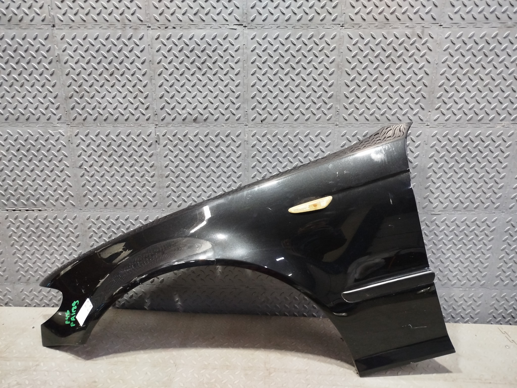 КРЫЛО BMW 3-SERIES 41357042323 ПЕРЕДНЕЕ ЛЕВОЕ черный FA1189