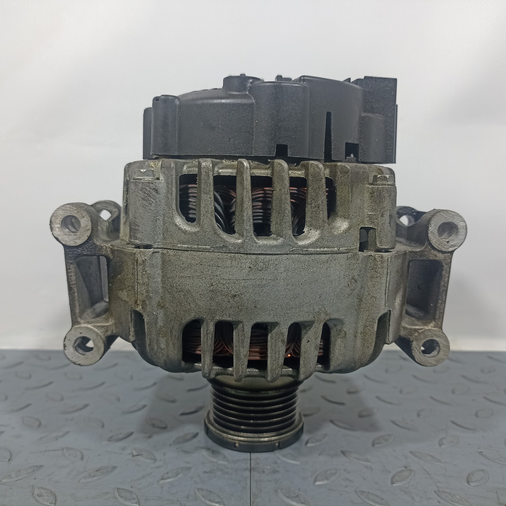 ГЕНЕРАТОР MERCEDES-BENZ A0009067902 YE012Z