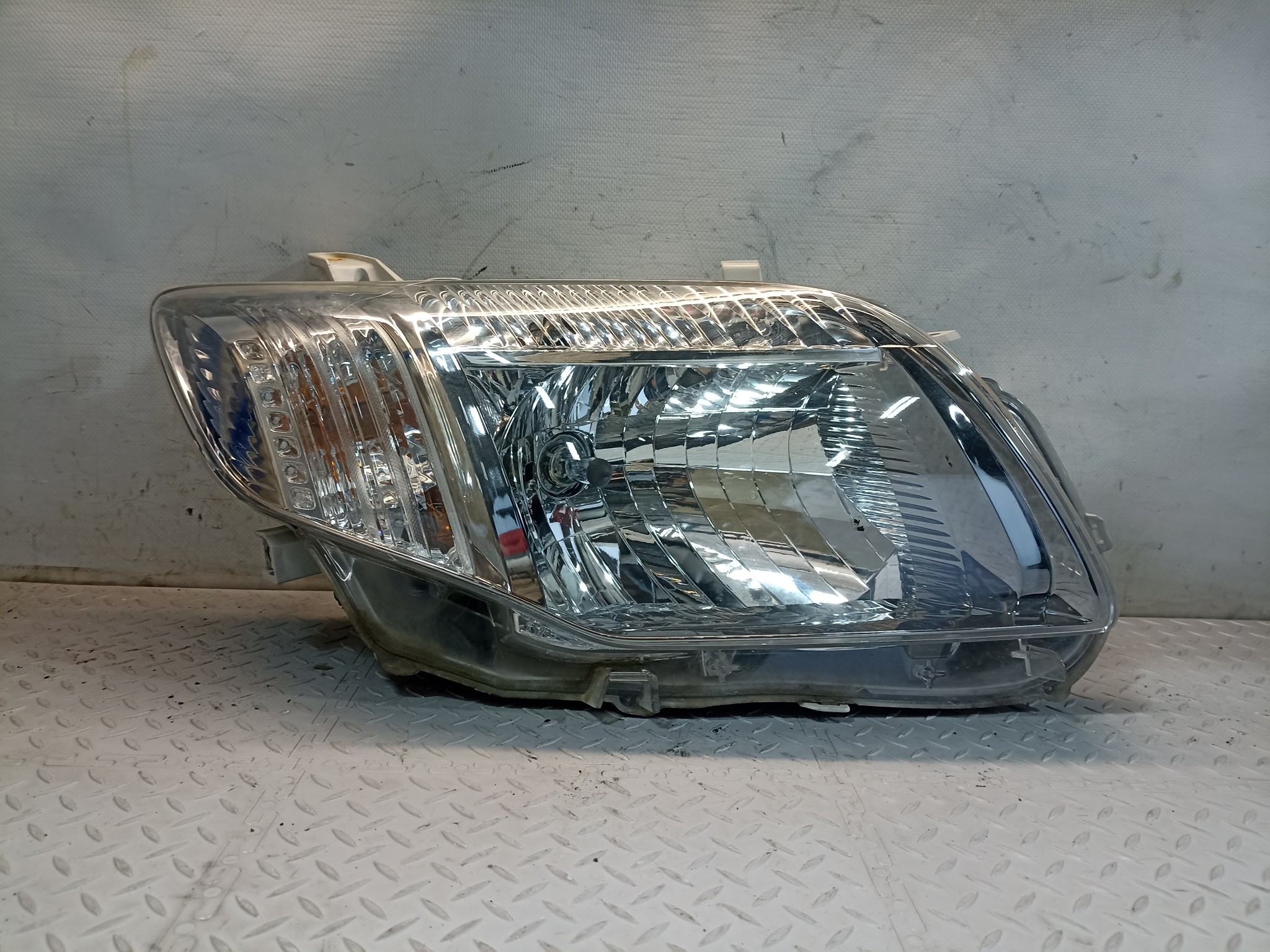 ФАРА TOYOTA ПРАВАЯ 8113013390  KE751