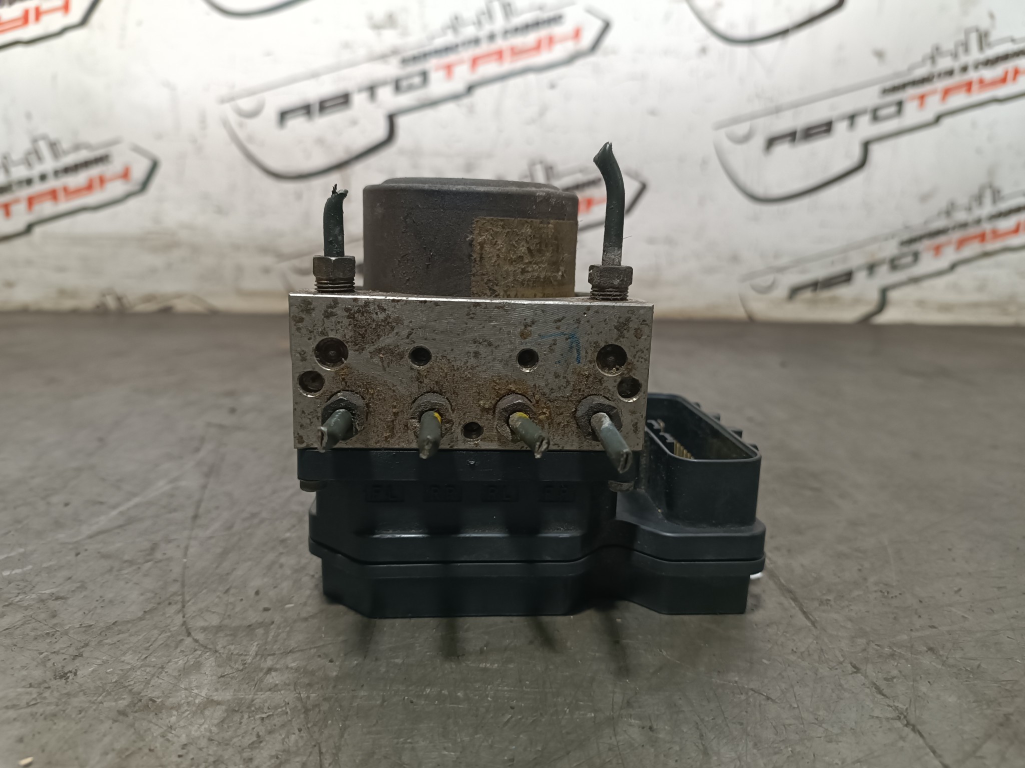БЛОК ABS NISSAN 476609Y000  XA5657