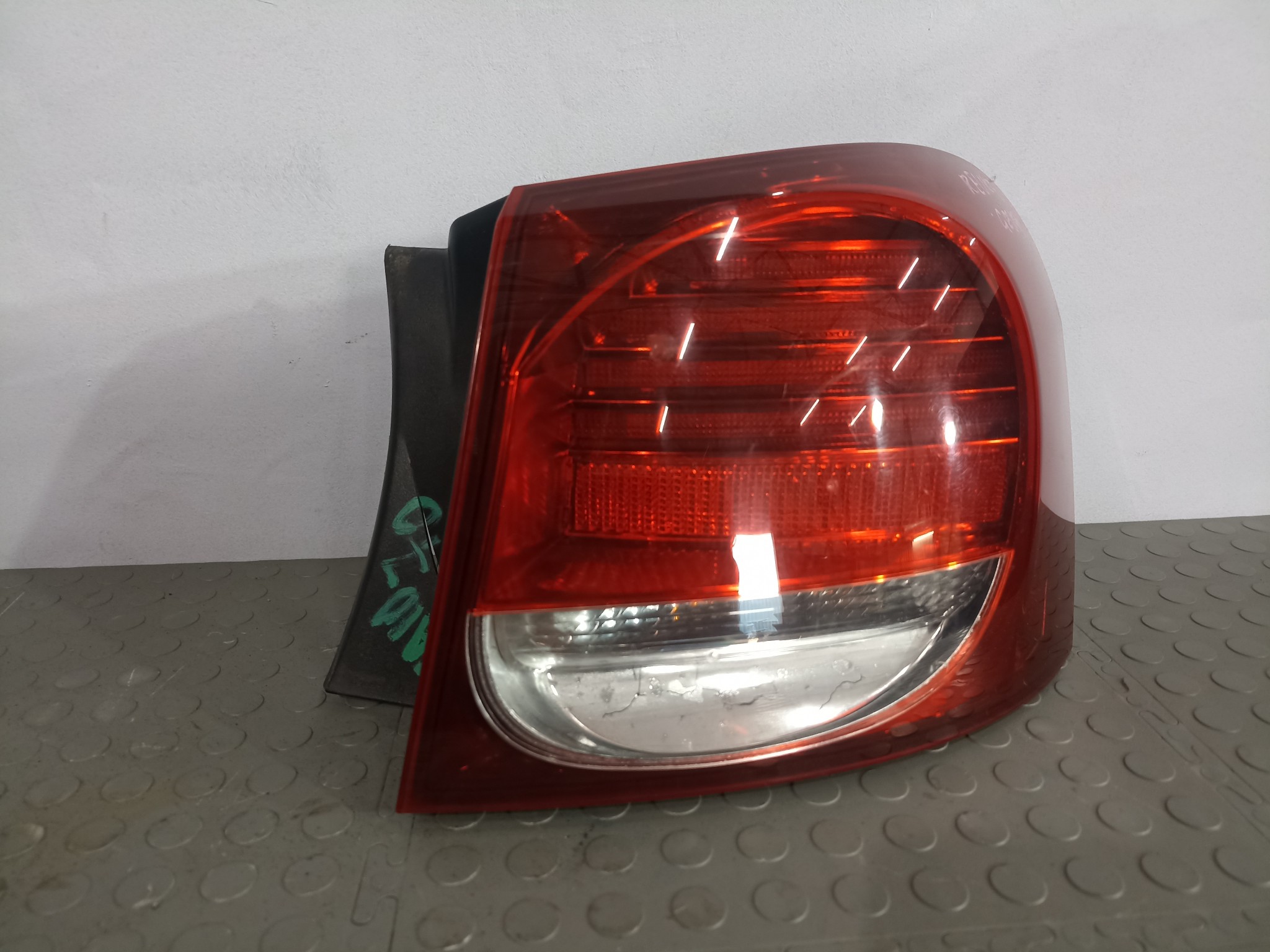 ФОНАРЬ LEXUS ПРАВЫЙ 8155130A40 FA1070