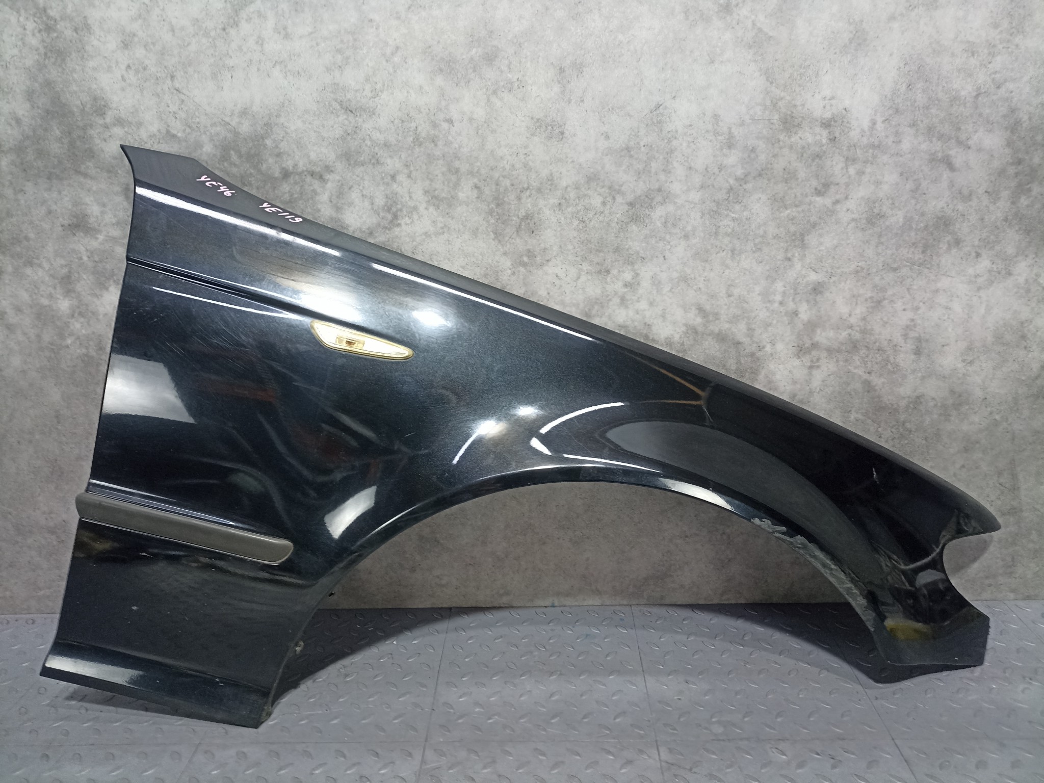 КРЫЛО BMW 3-SERIES 41357042324 ПЕРЕДНЕЕ ПРАВОЕ черный, 475 YE119