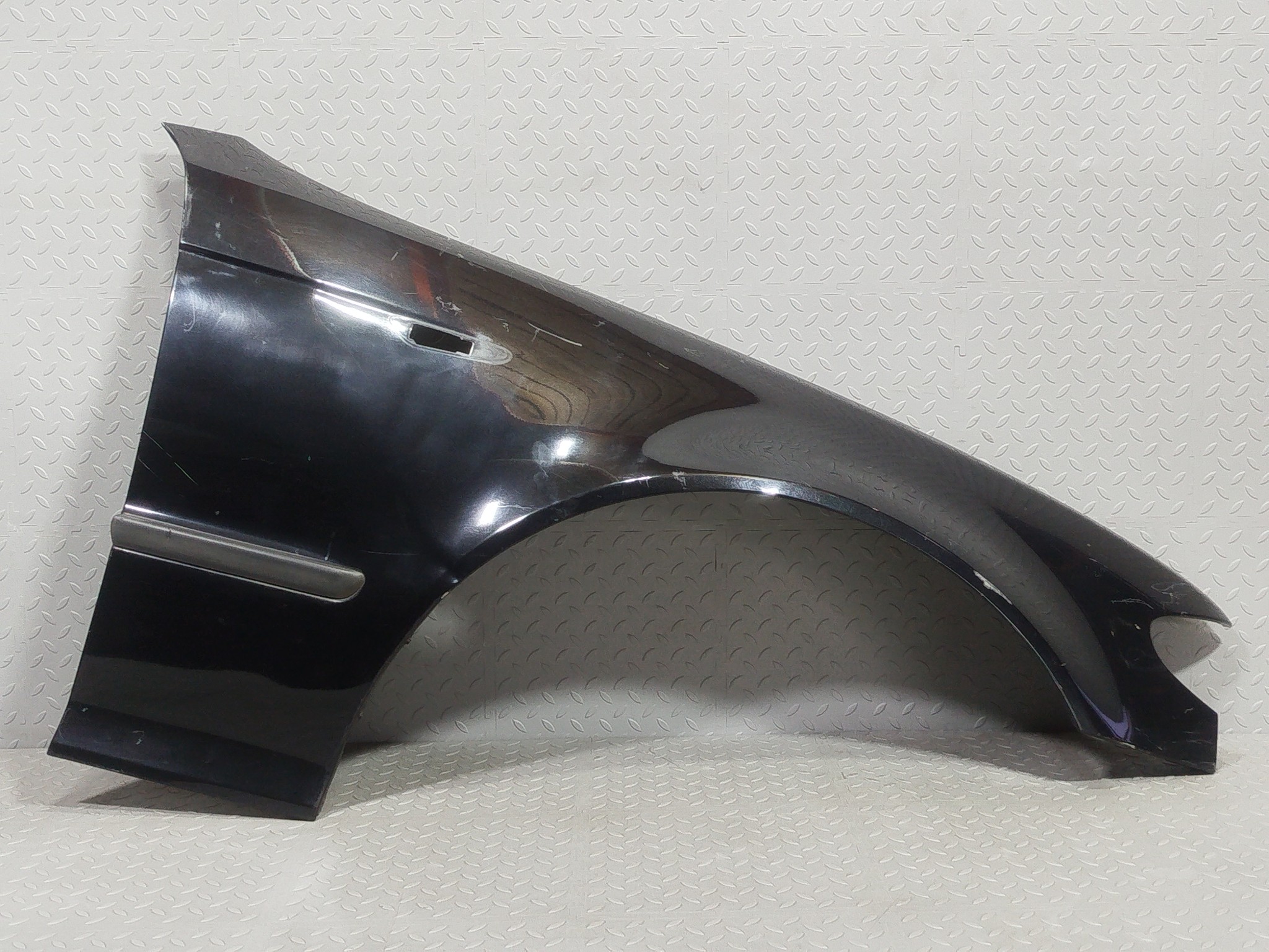 КРЫЛО BMW 3-SERIES 41357042324 ПЕРЕДНЕЕ ПРАВОЕ черный DY614