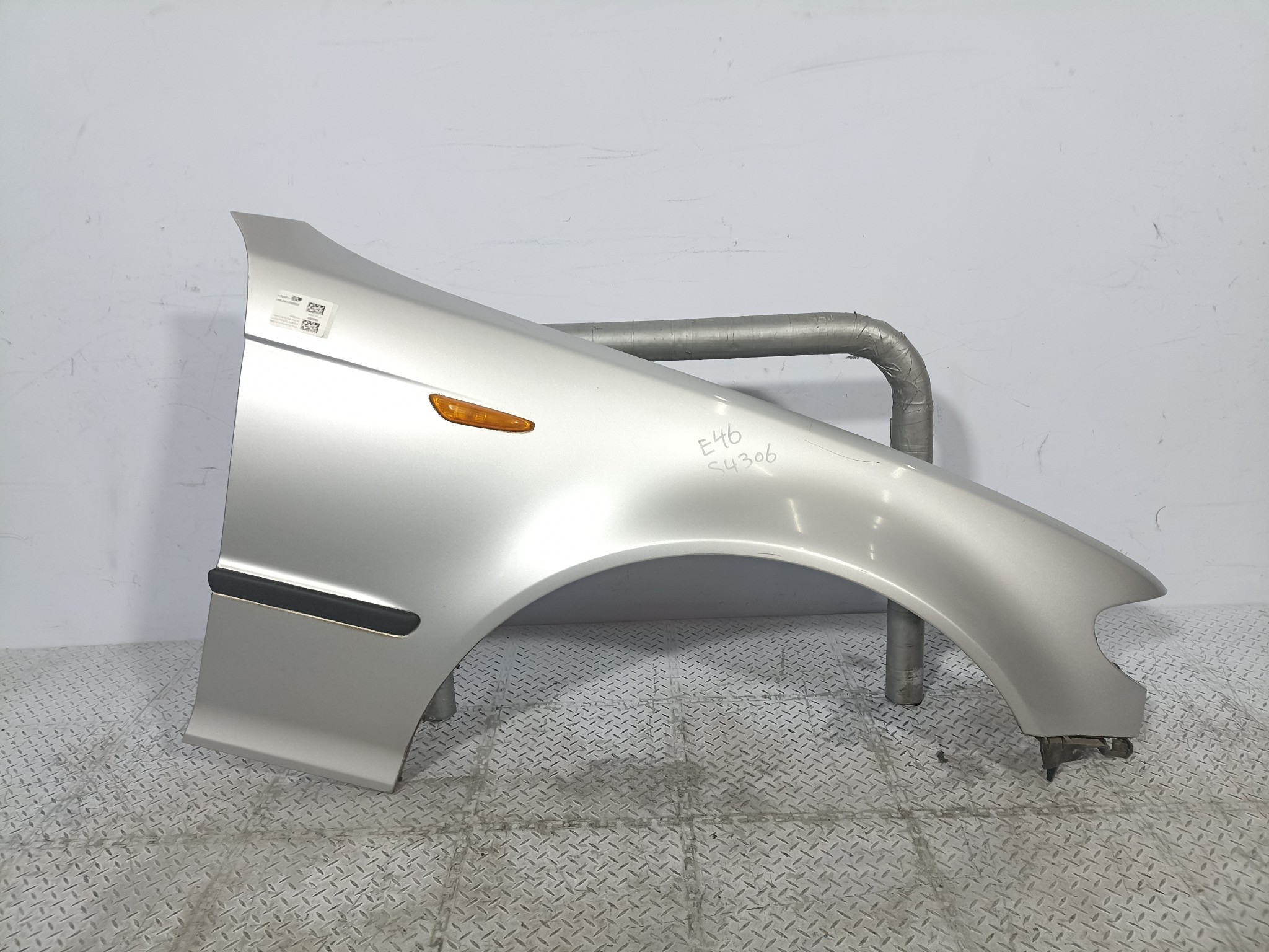 КРЫЛО BMW 3-SERIES 41357042324 ПЕРЕДНЕЕ ПРАВОЕ серебро S4306