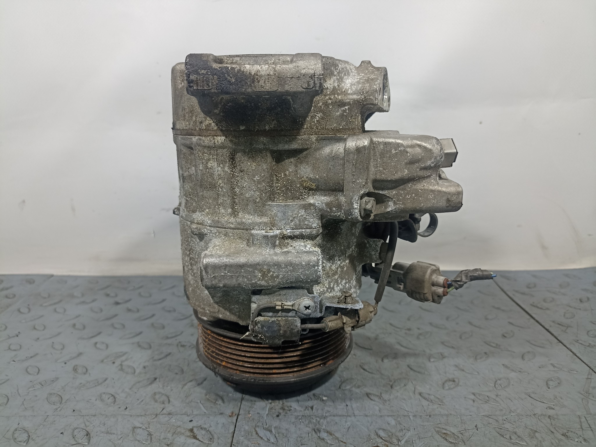 КОМПРЕССОР КОНДИЦИОНЕРА TOYOTA LEXUS 8832028420 YA015Z