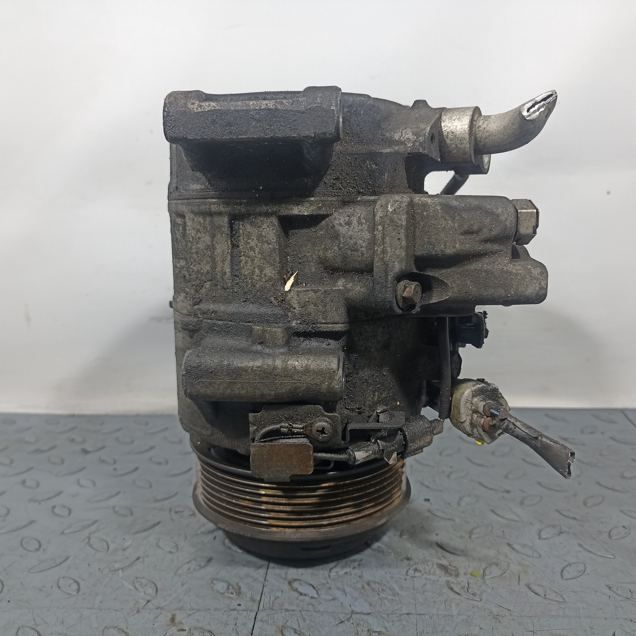 КОМПРЕССОР КОНДИЦИОНЕРА TOYOTA LEXUS 8832028420 F2612Z