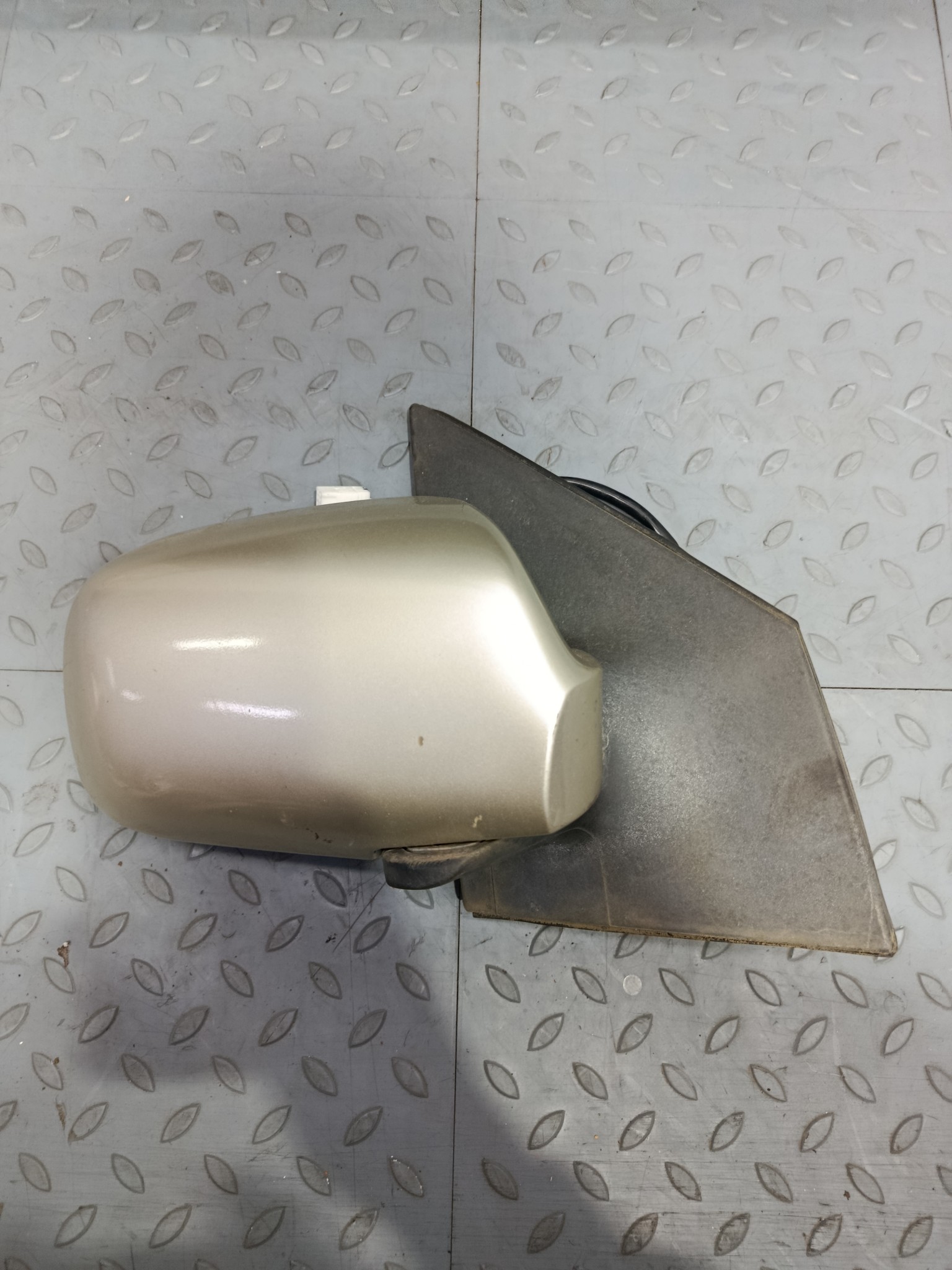 ЗЕРКАЛО TOYOTA PLATZ VITZ ПРАВОЕ 8791052101B0 бежевый, 586 TE138Z