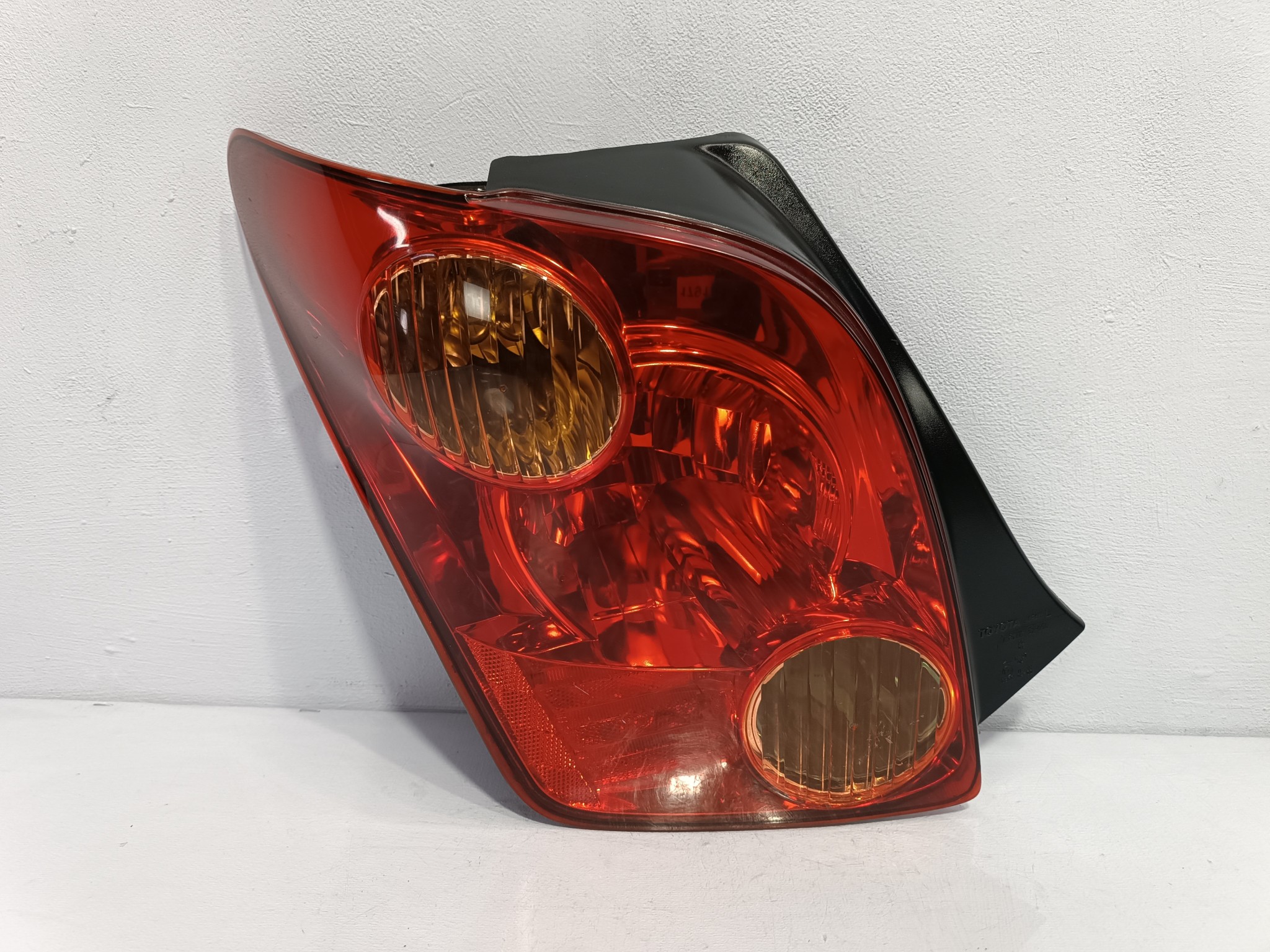 ФОНАРЬ TOYOTA ЛЕВЫЙ 8156052271  XE374