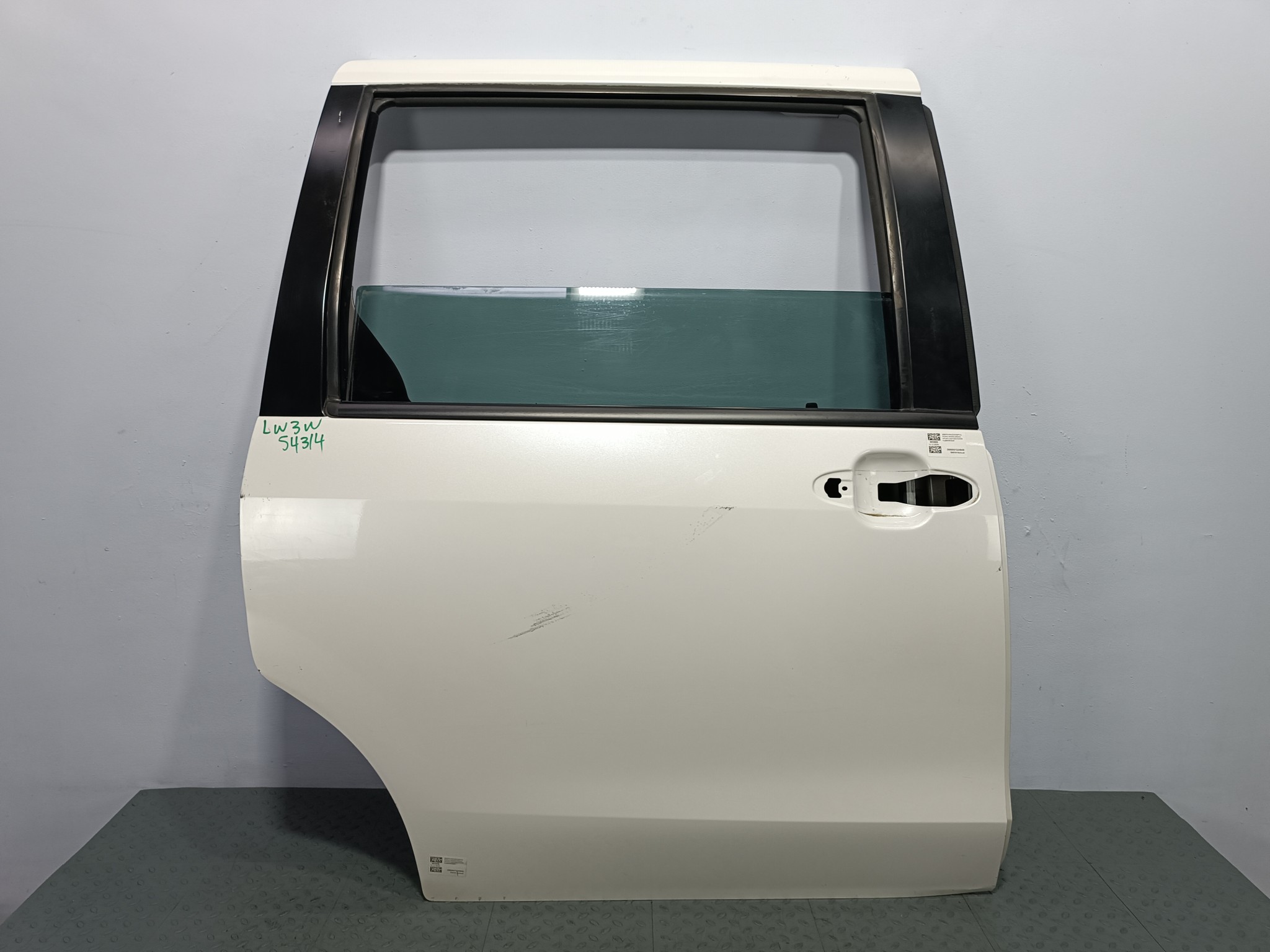 ДВЕРЬ MAZDA MPV LC6272031E ЗАДНЯЯ ПРАВАЯ  белый, 25D S4314