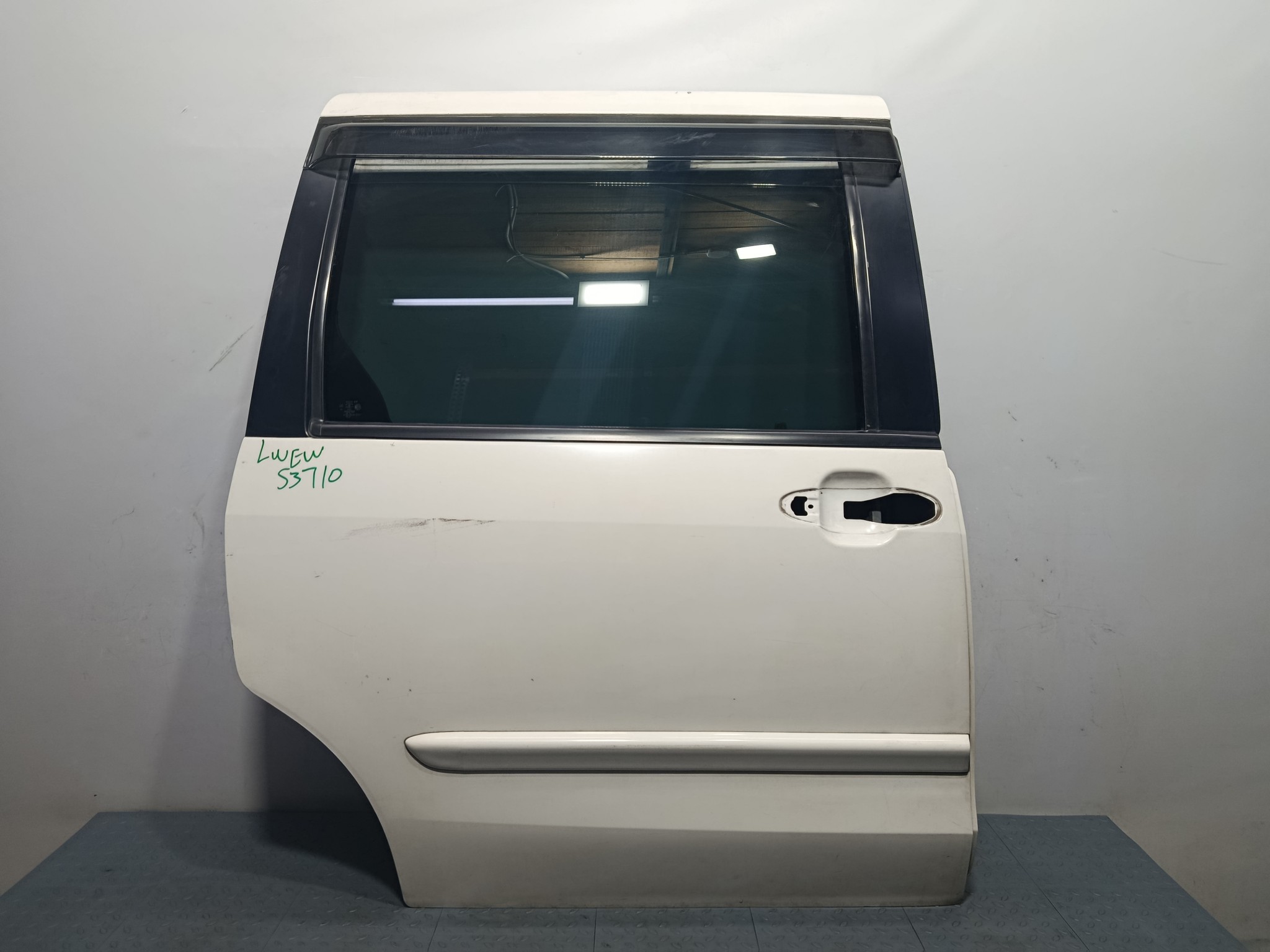 ДВЕРЬ MAZDA MPV LC6272031E ЗАДНЯЯ ПРАВАЯ  белый, A3D S3710