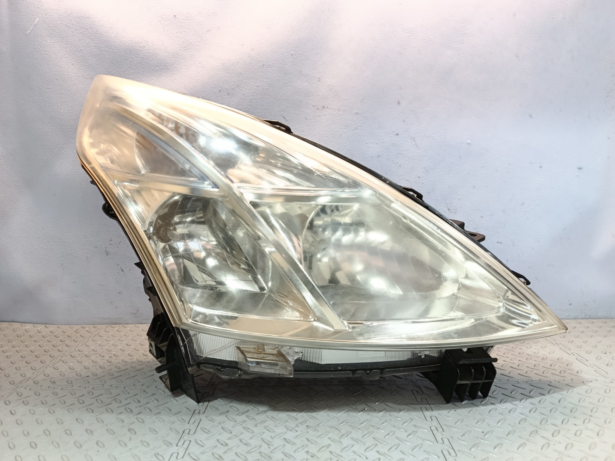 ФАРА NISSAN ПРАВАЯ 26010JN20A  KB2177
