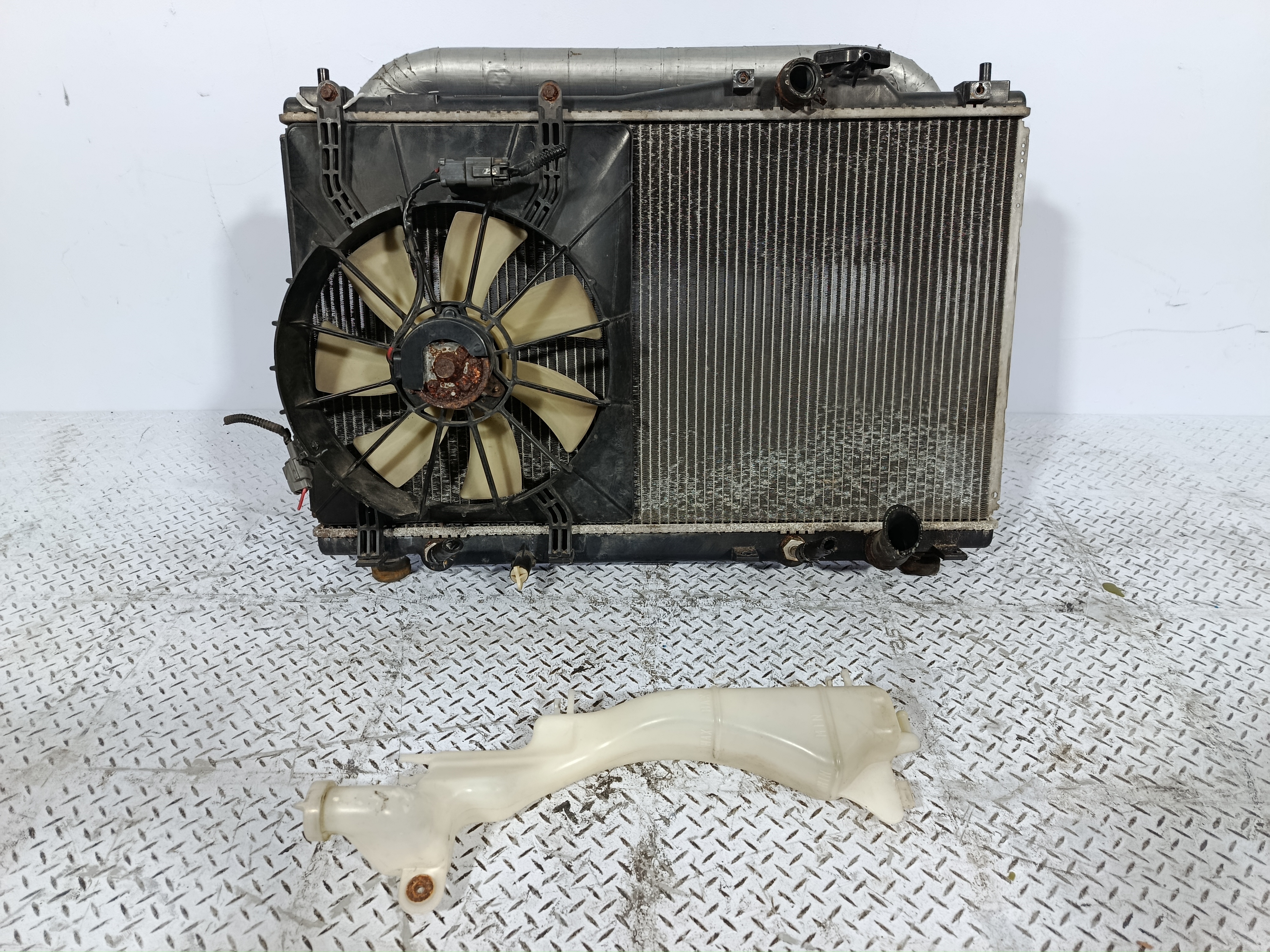 РАДИАТОР ДВИГАТЕЛЯ HONDA 19010PSA901  XA7482