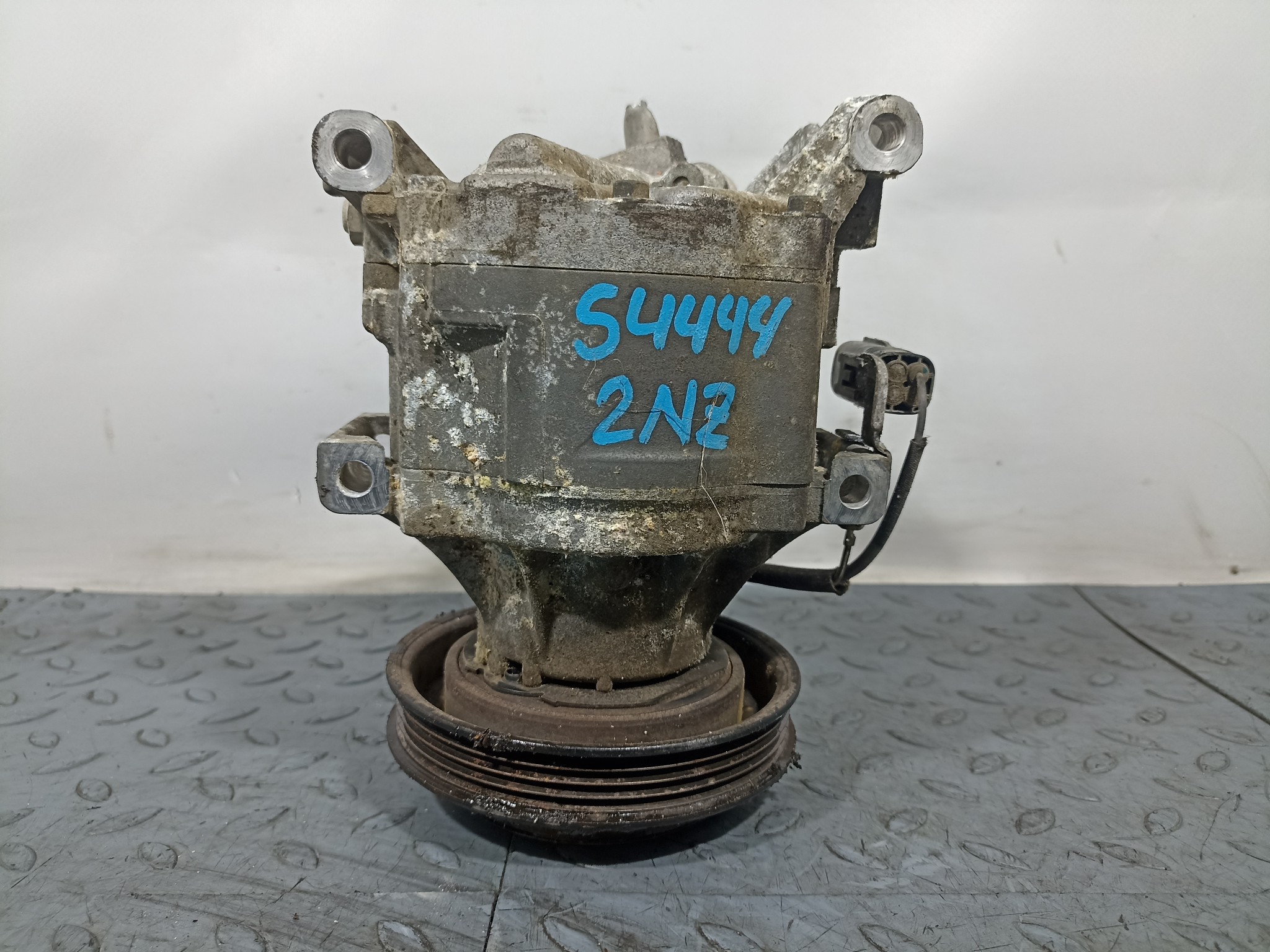 КОМПРЕССОР КОНДИЦИОНЕРА TOYOTA 883201A480  S4444Z