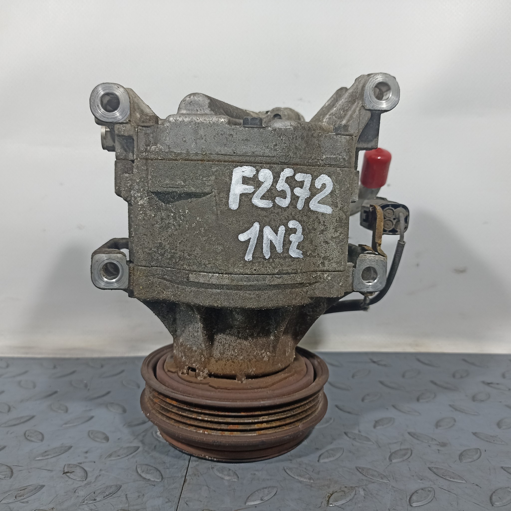 КОМПРЕССОР КОНДИЦИОНЕРА TOYOTA 883201A480  F2572Z