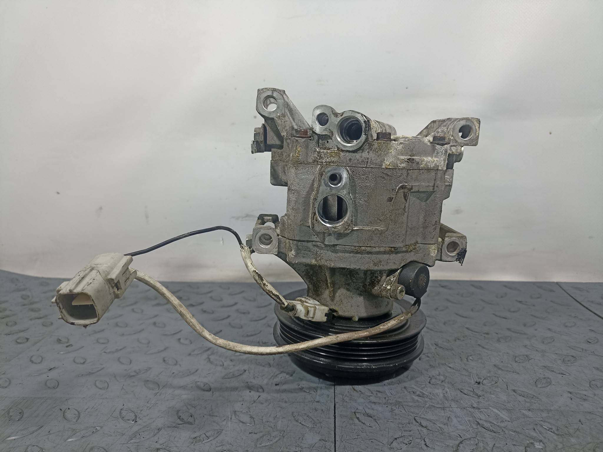 КОМПРЕССОР КОНДИЦИОНЕРА TOYOTA 883201A480  YE121Z