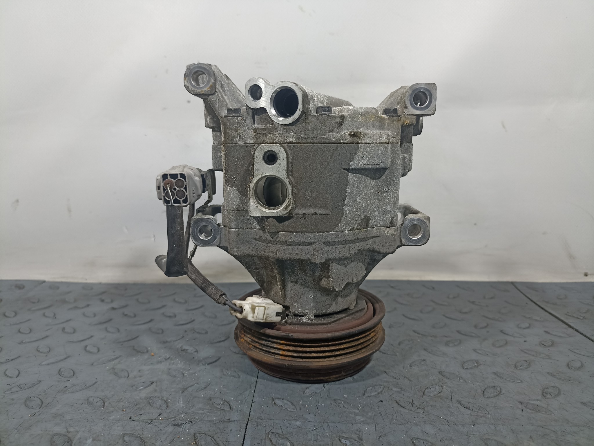 КОМПРЕССОР КОНДИЦИОНЕРА TOYOTA 883201A480  F2684Z