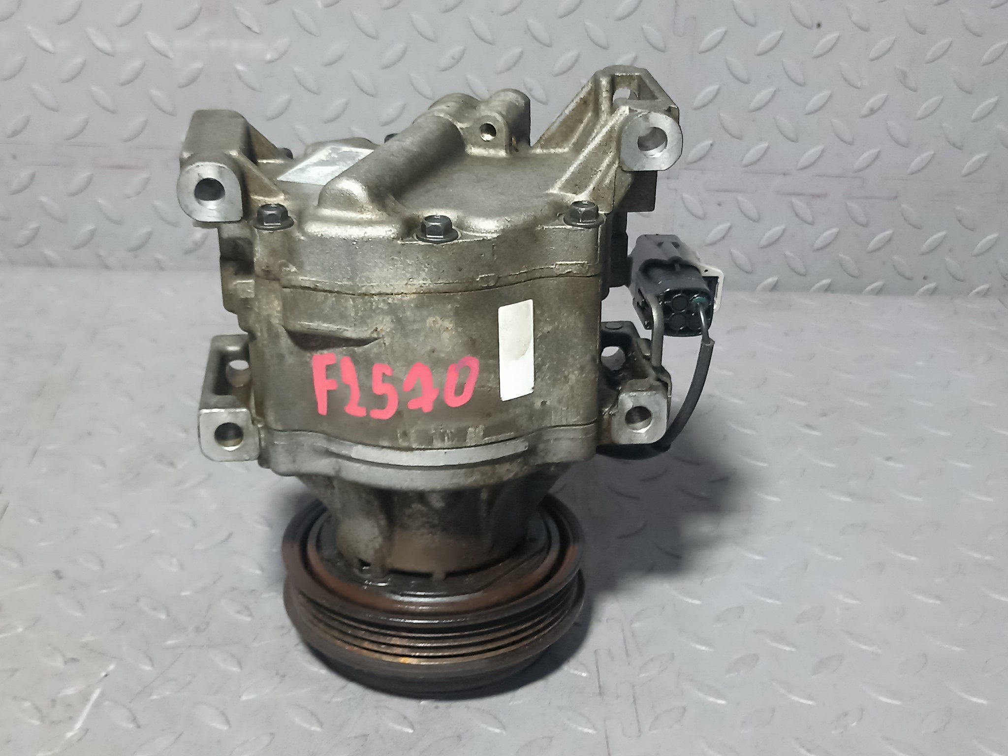 КОМПРЕССОР КОНДИЦИОНЕРА TOYOTA 883201A480  F2570Z